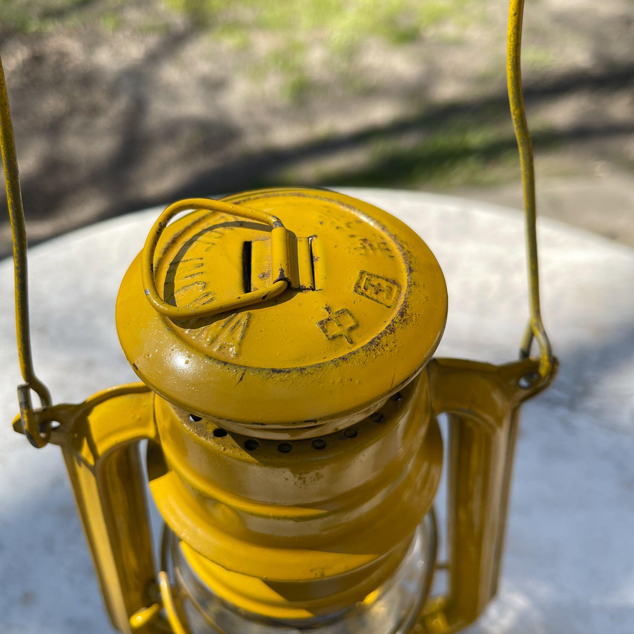 Stormlantaarn petroleum lamp Wang Guang 235 - The Collectionist