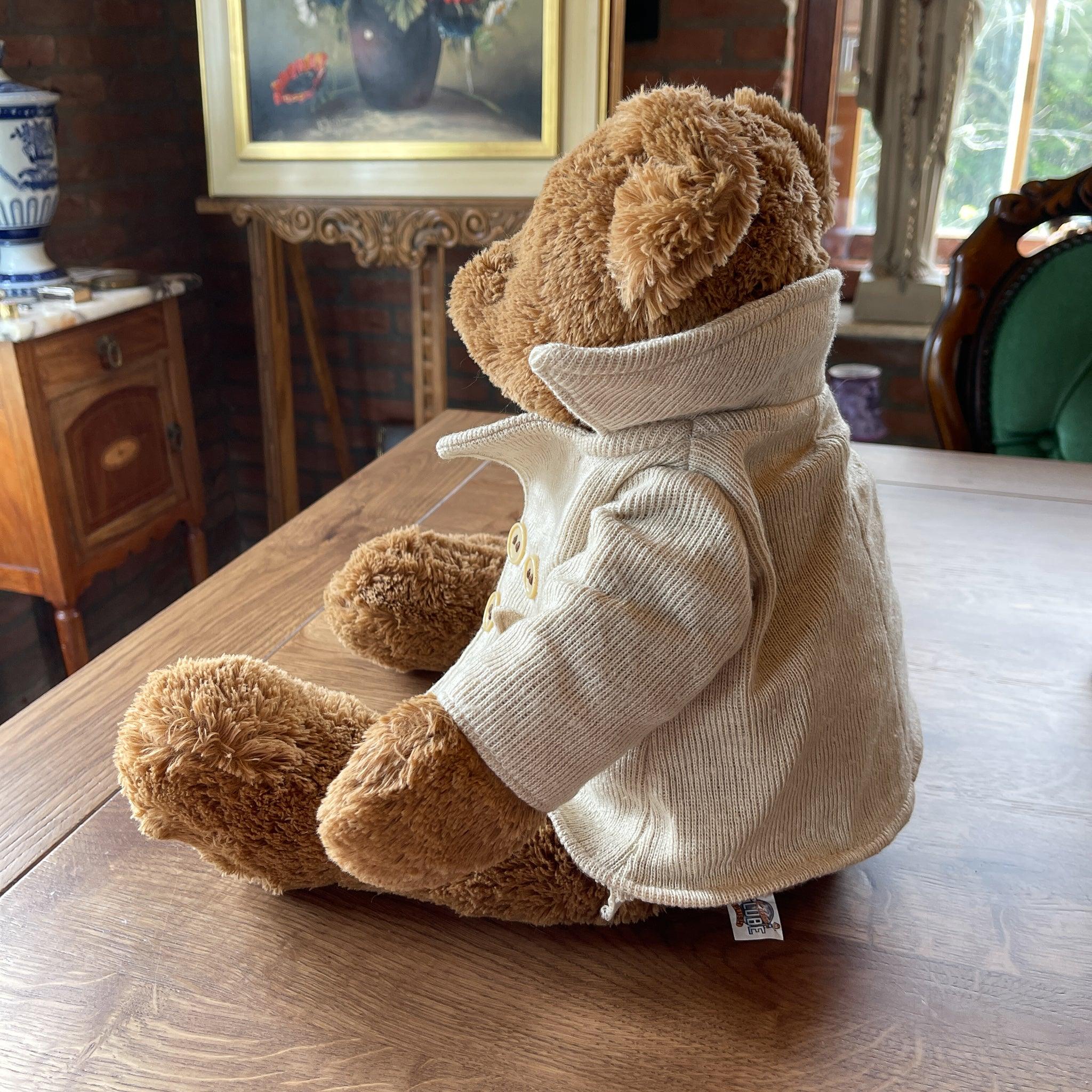 Teddybeer met beige jasje - The Collectionist