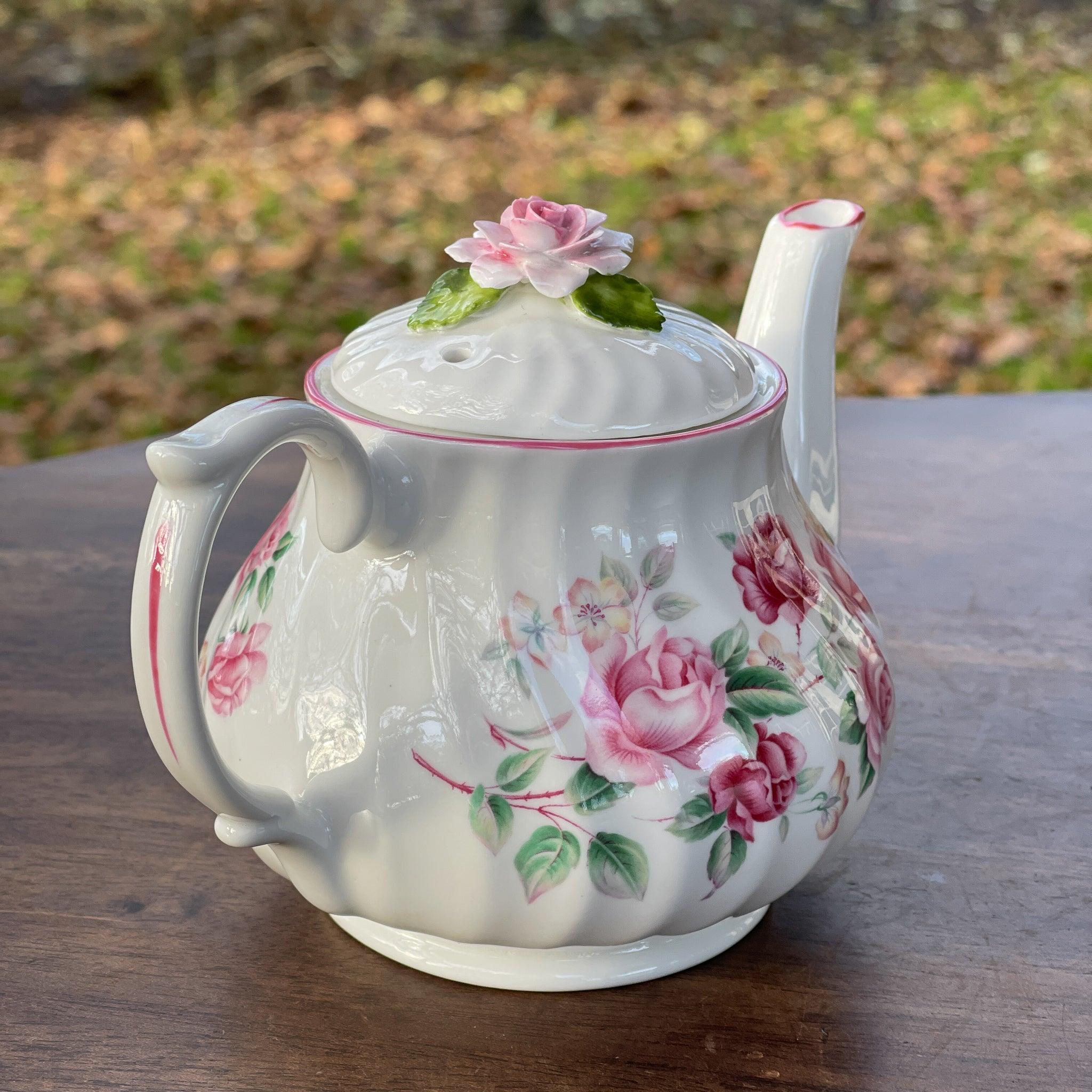 Theepot met rozen van Pia - The Collectionist