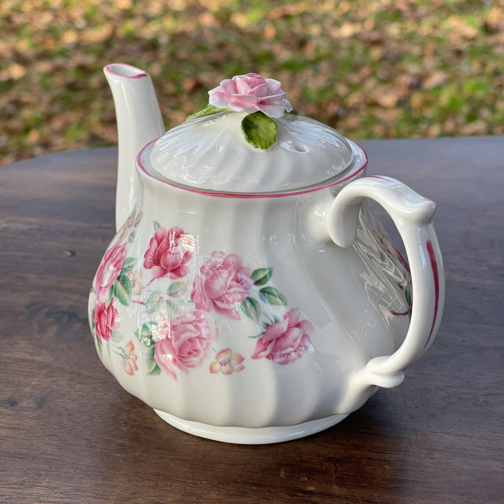 Theepot met rozen van Pia - The Collectionist