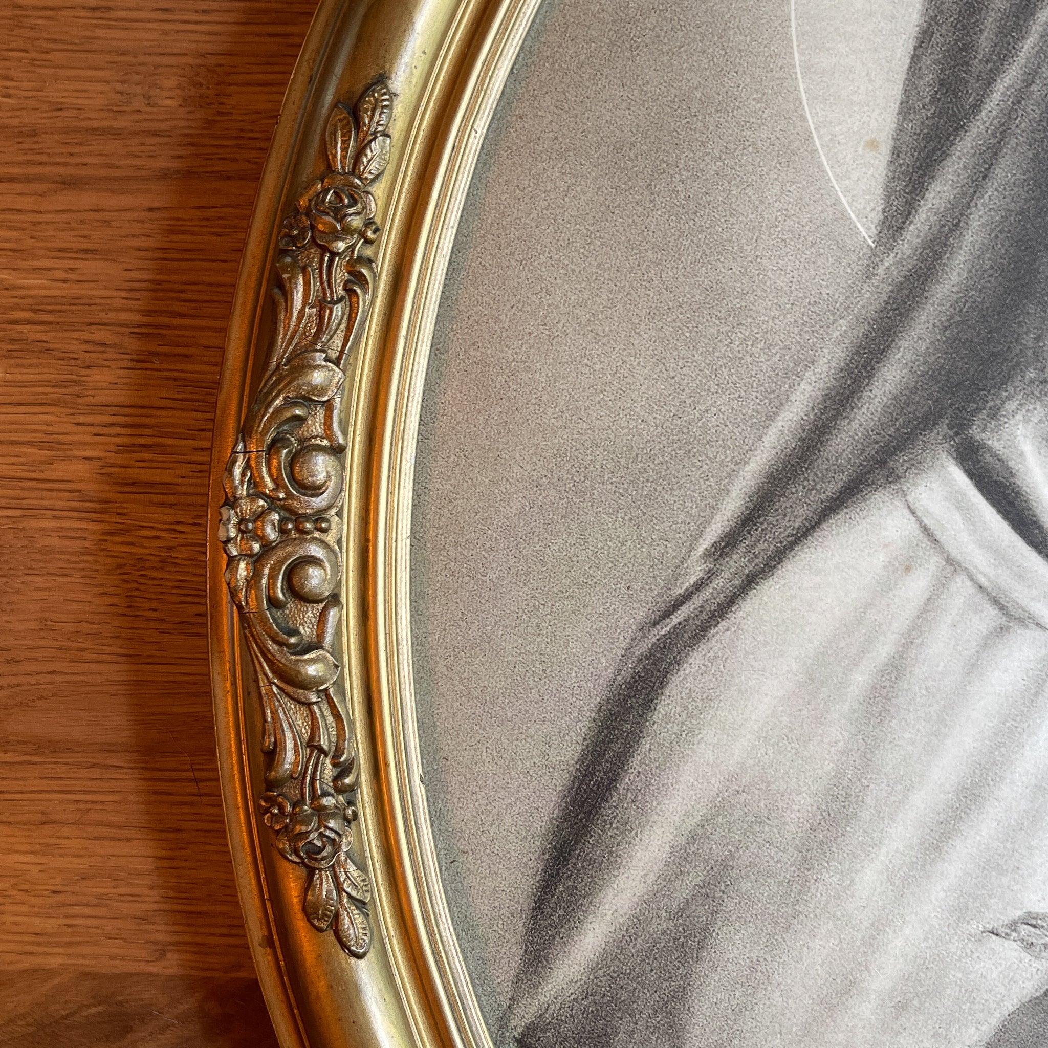 Theresia in gouden ovale lijst - The Collectionist