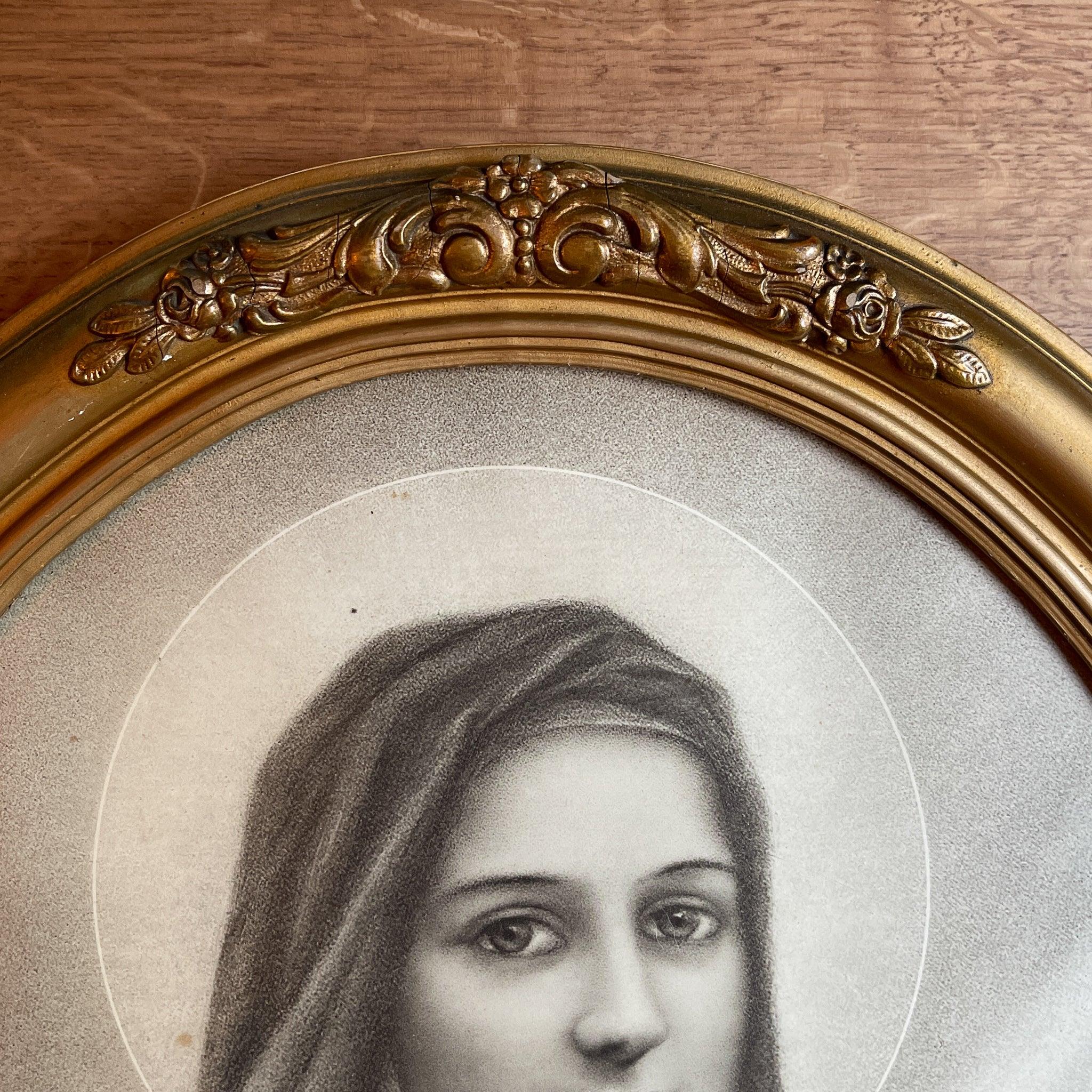 Theresia in gouden ovale lijst - The Collectionist