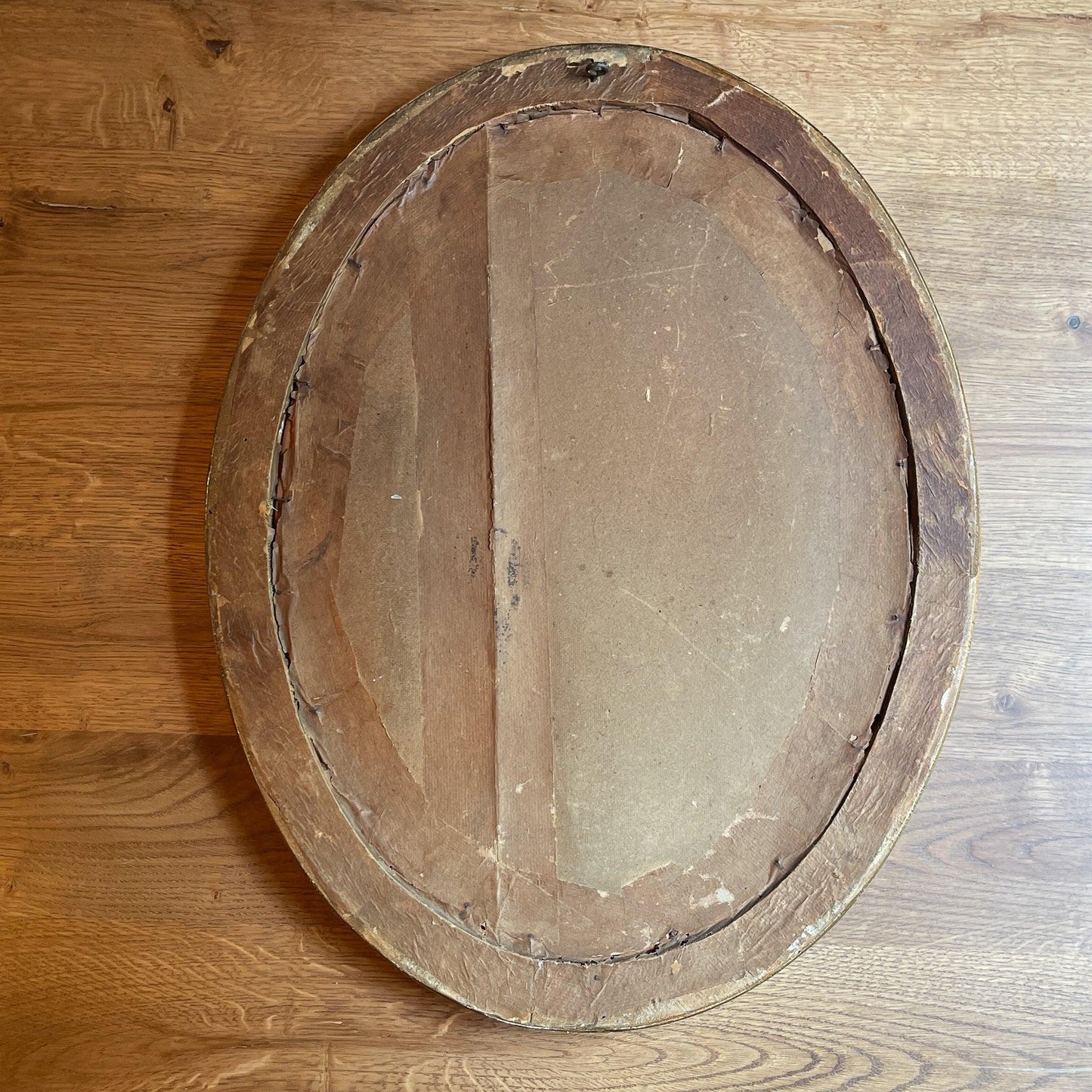 Theresia in gouden ovale lijst - Bamestra Curiosa