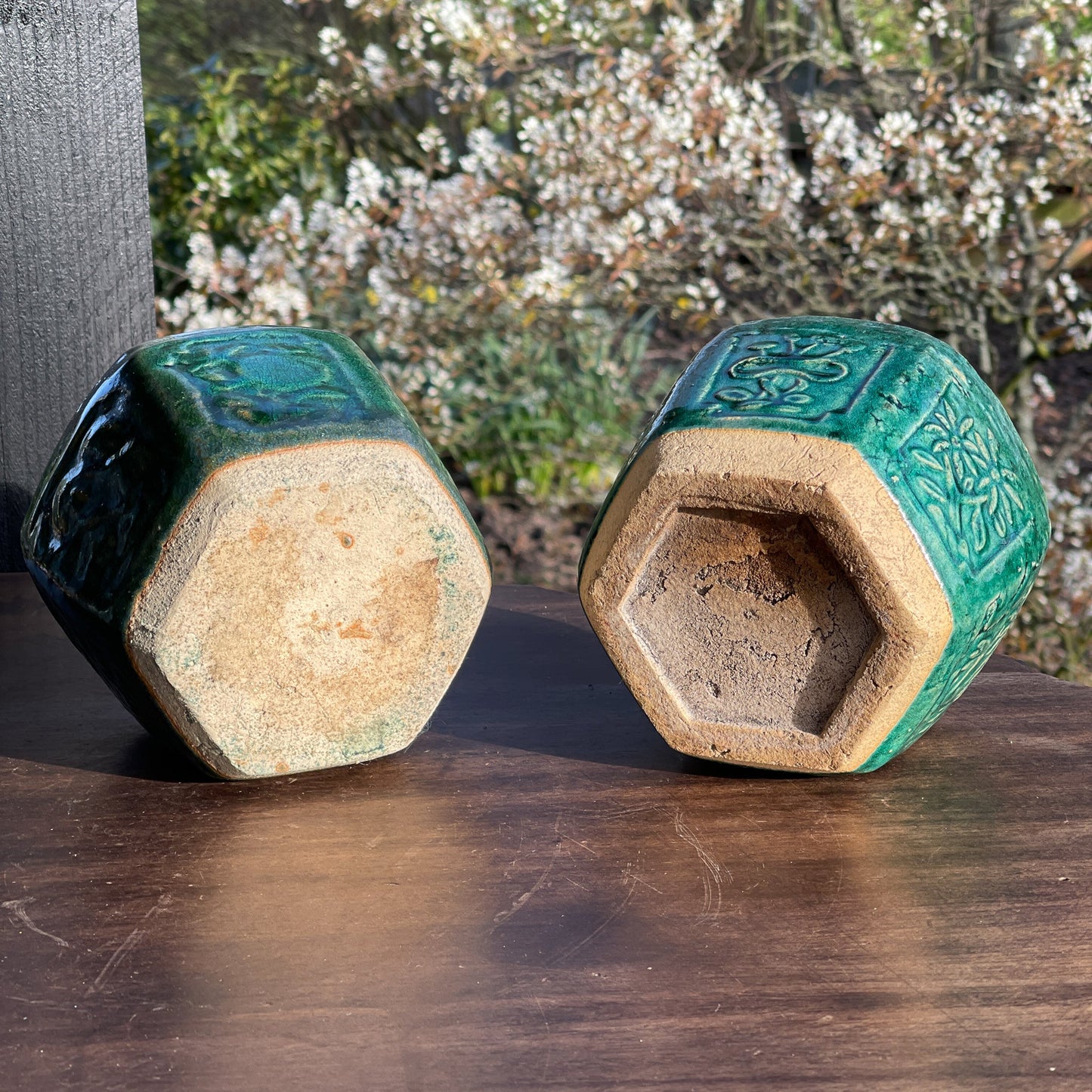 Twee Antieke Smaragdgroene Gemberpotten - The Collectionist