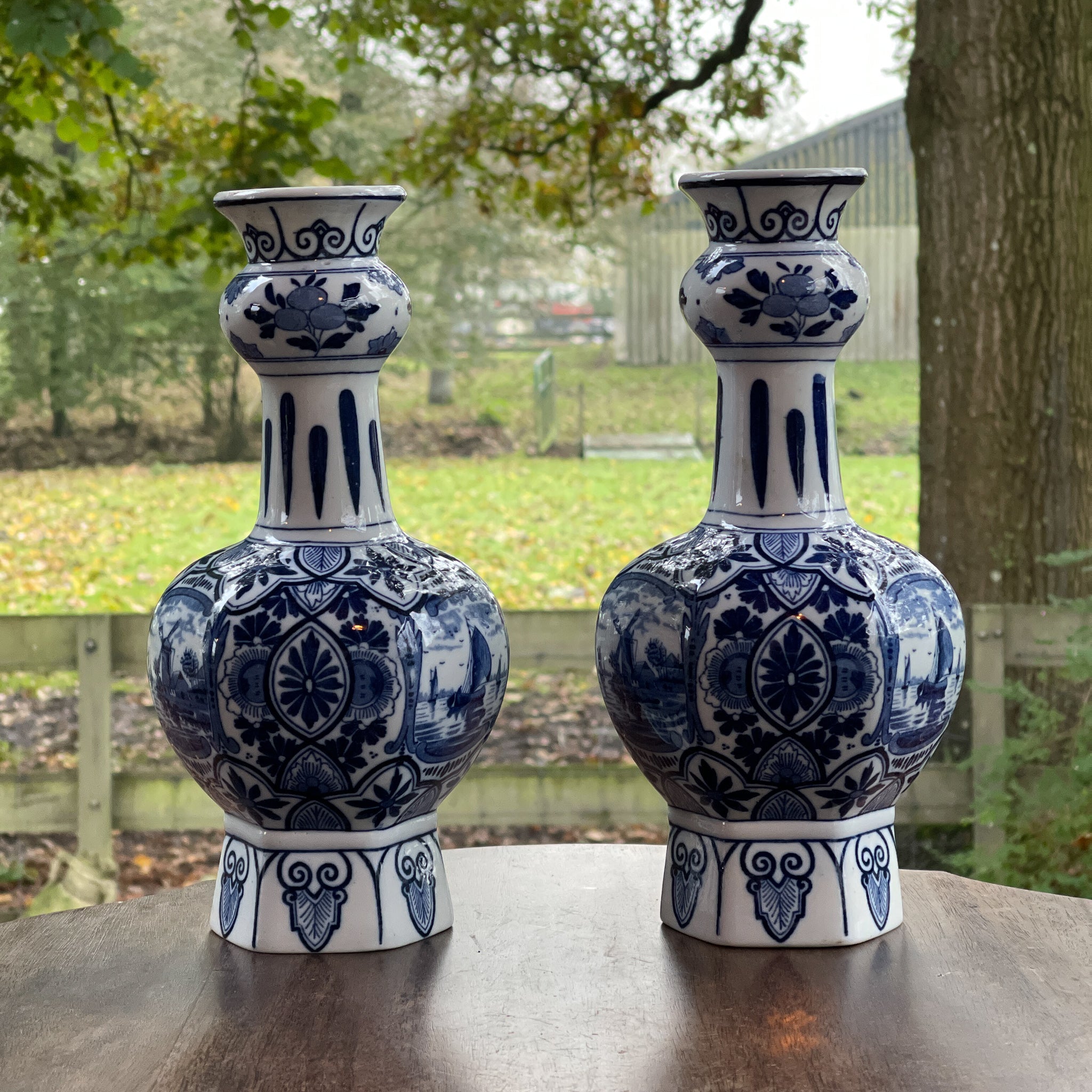 Twee Delfts Blauwe Knobbelvazen (1900) - The Collectionist