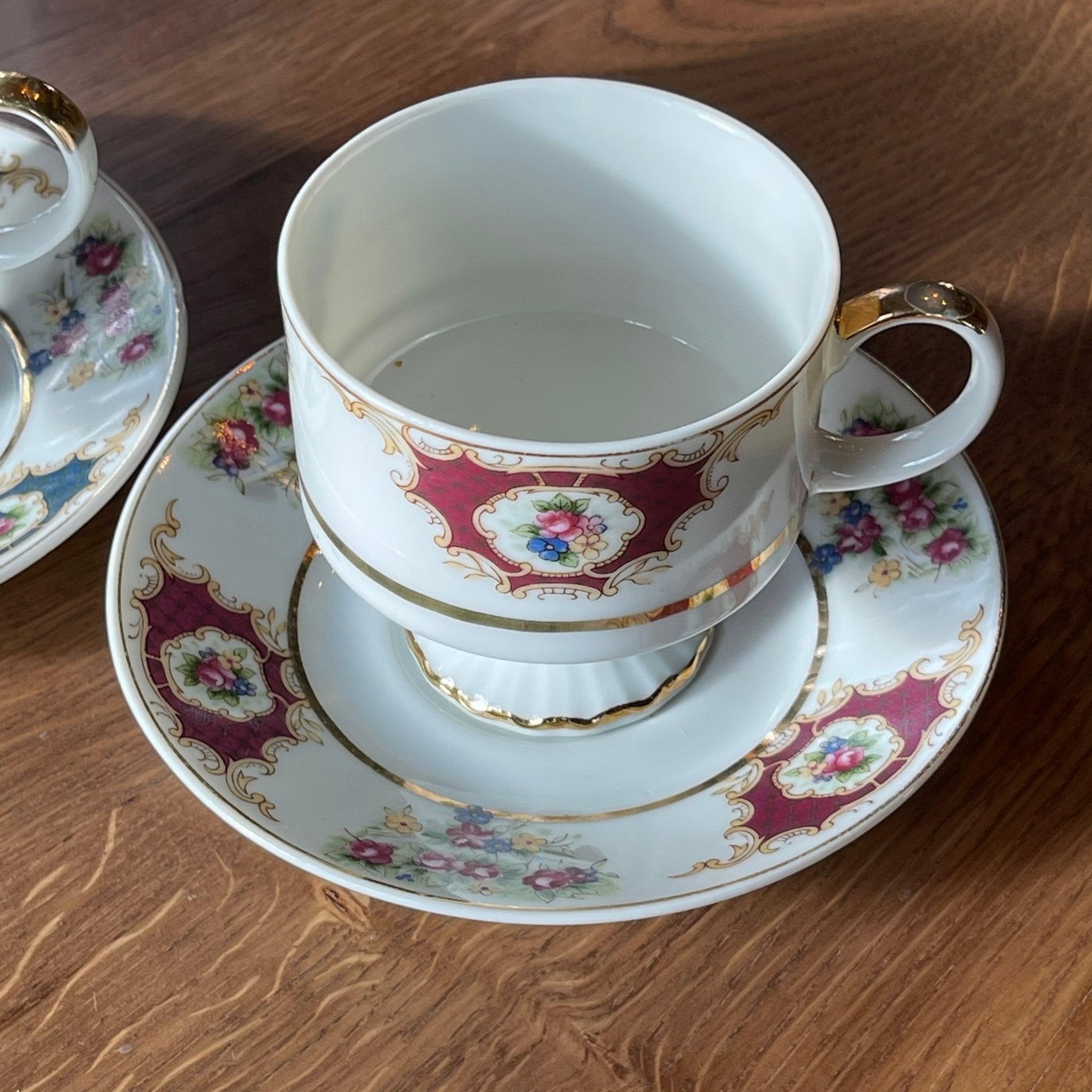 Twee kopjes met schoteltjes - The Collectionist