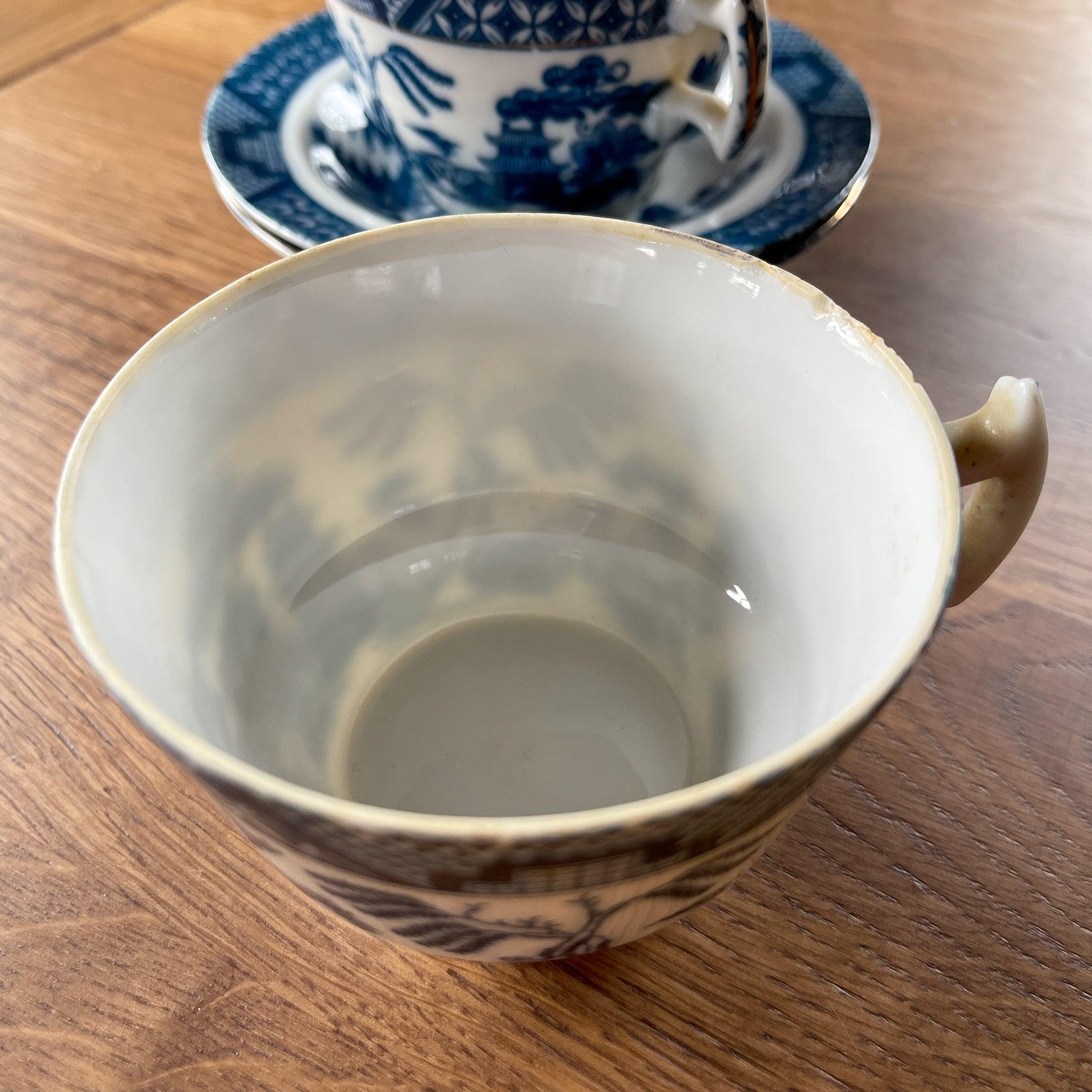 Twee kopjes met schoteltjes met Chinees motief - The Collectionist