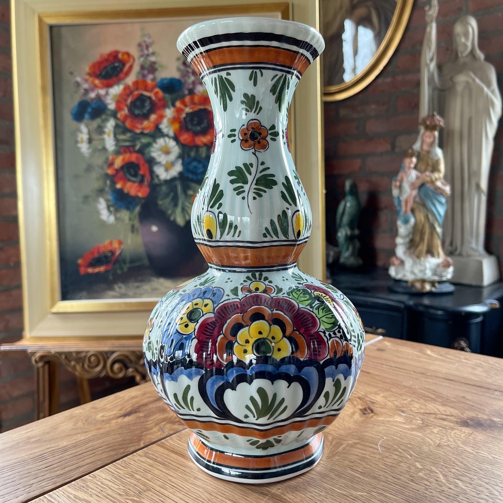 Twee Polychrome Trompetvazen - The Collectionist