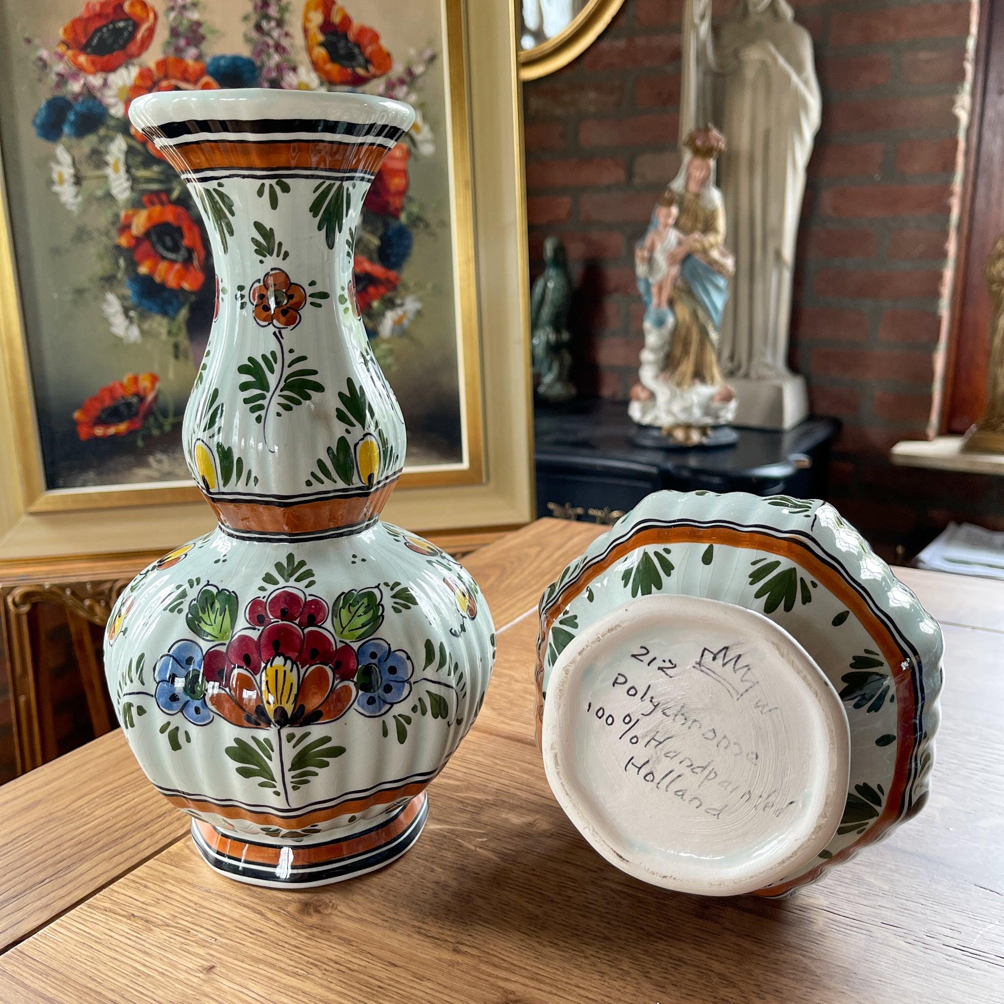 Twee Polychrome Trompetvazen - The Collectionist