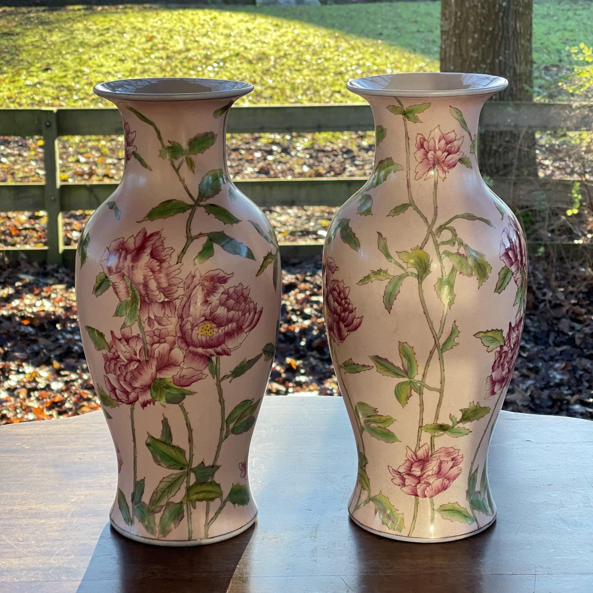 Twee vazen beschilderd met Pioenrozen - The Collectionist