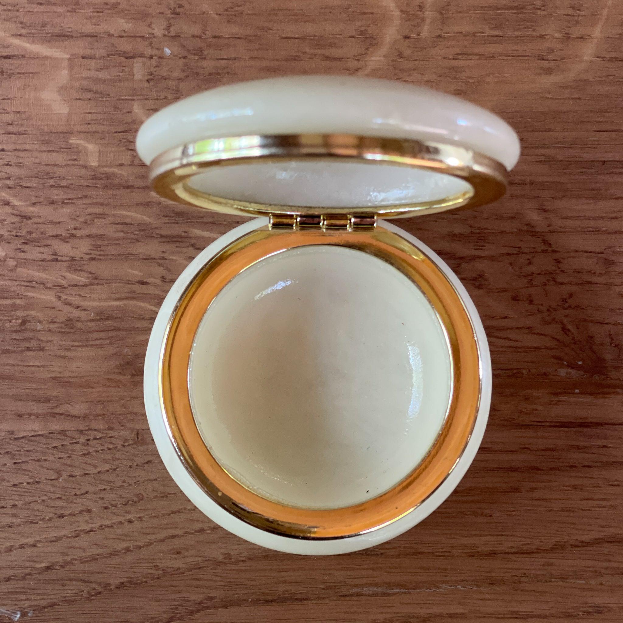 Vintage albast pillendoosje met roos - The Collectionist