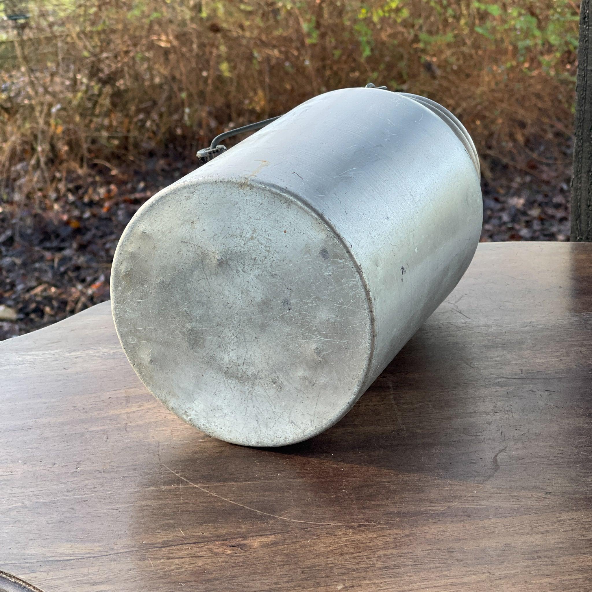 Vintage aluminium melkbus - The Collectionist