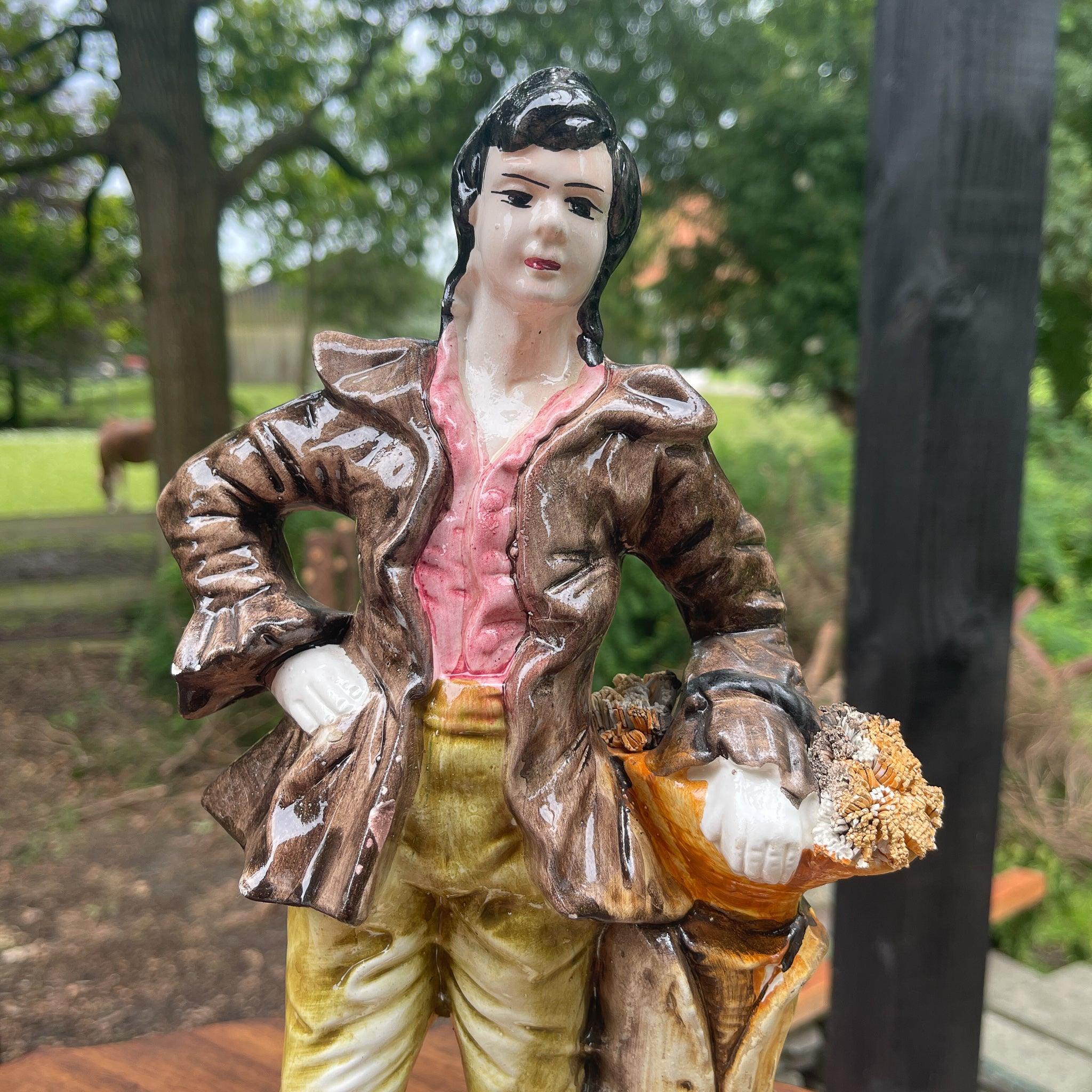 Vintage beeld van een jongen - The Collectionist