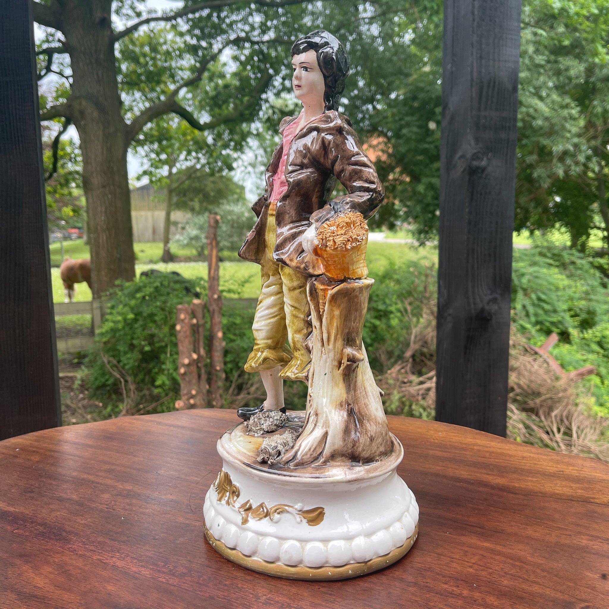 Vintage beeld van een jongen - The Collectionist