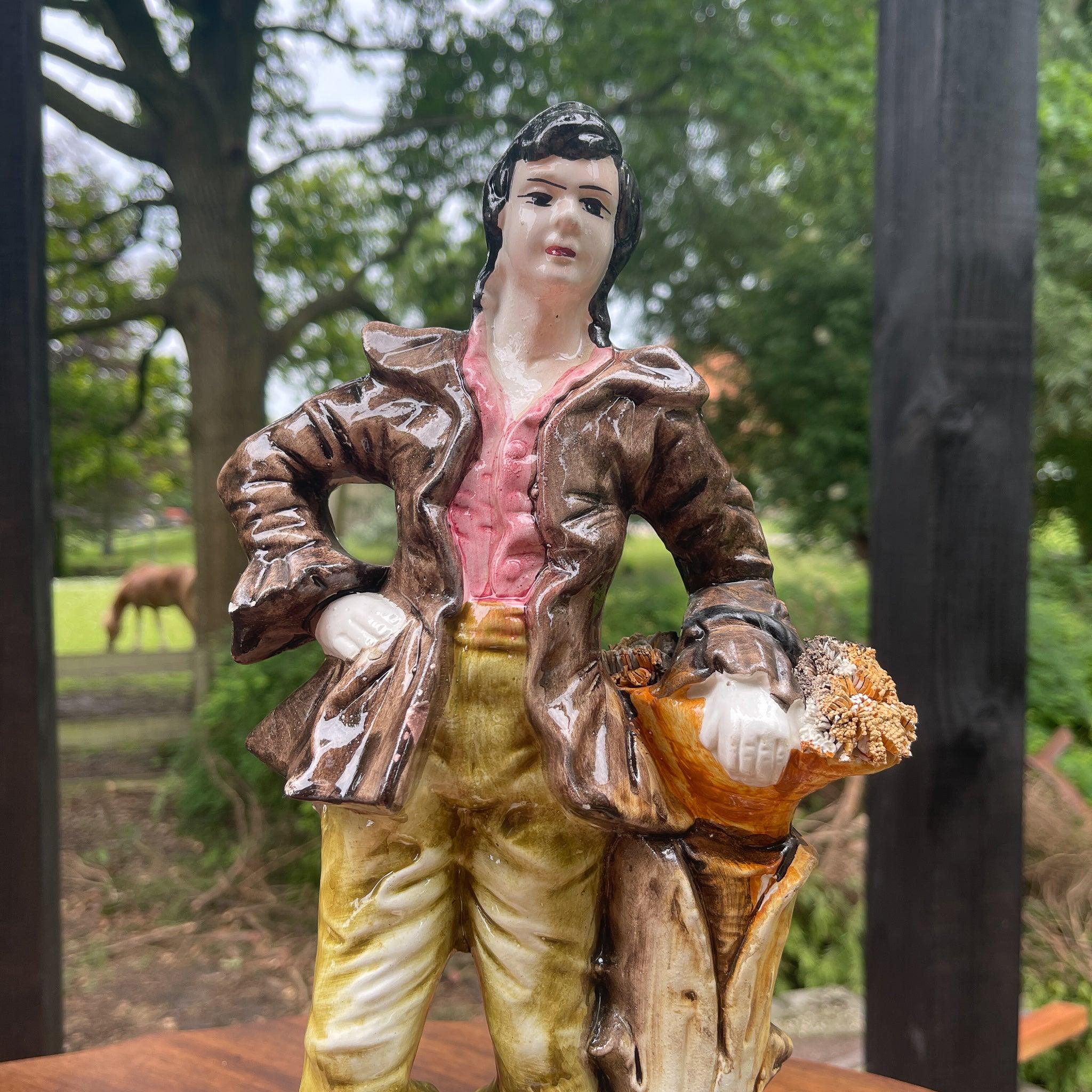 Vintage beeld van een jongen - The Collectionist