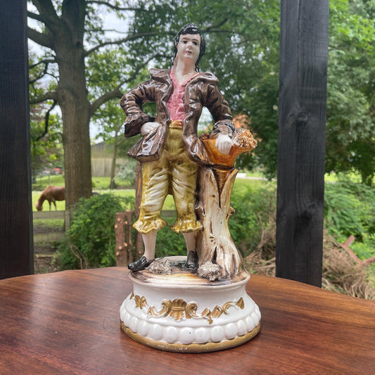 Vintage beeld van een jongen - Bamestra Curiosa