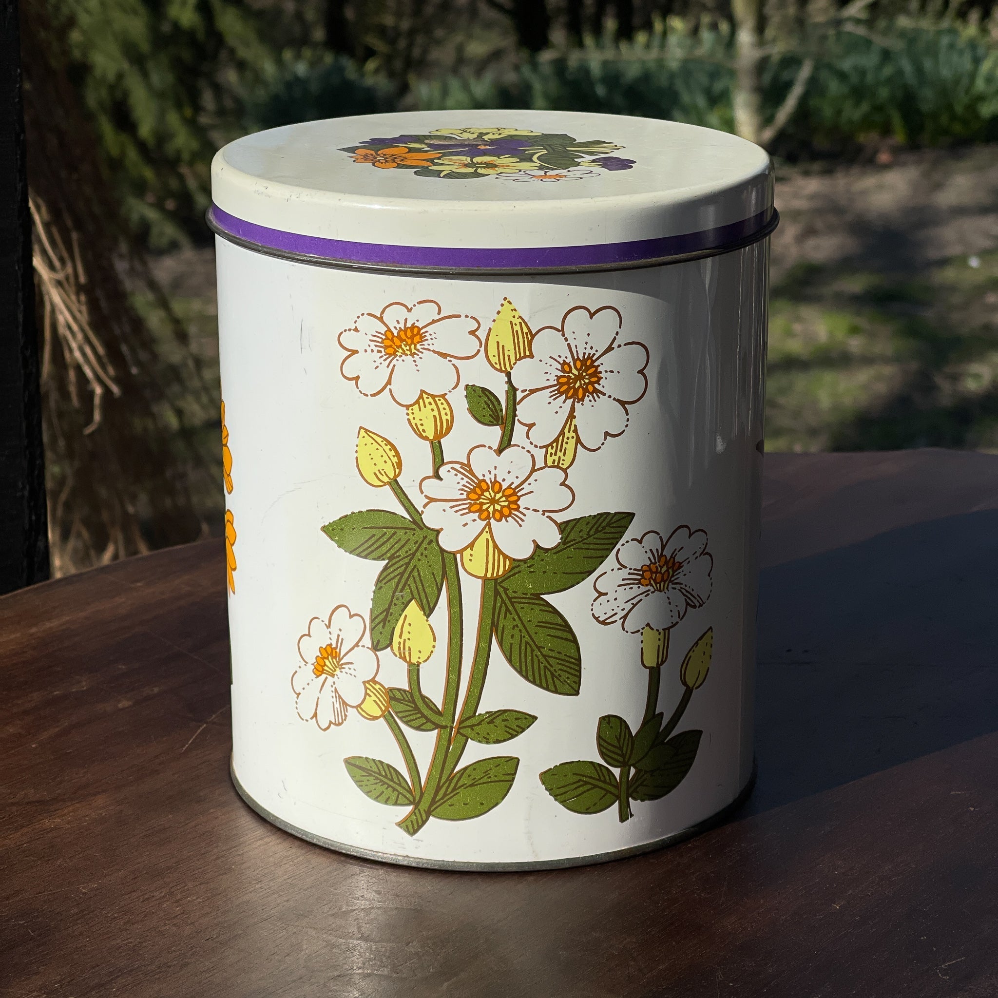 Vintage Blik Met Bloemen - The Collectionist