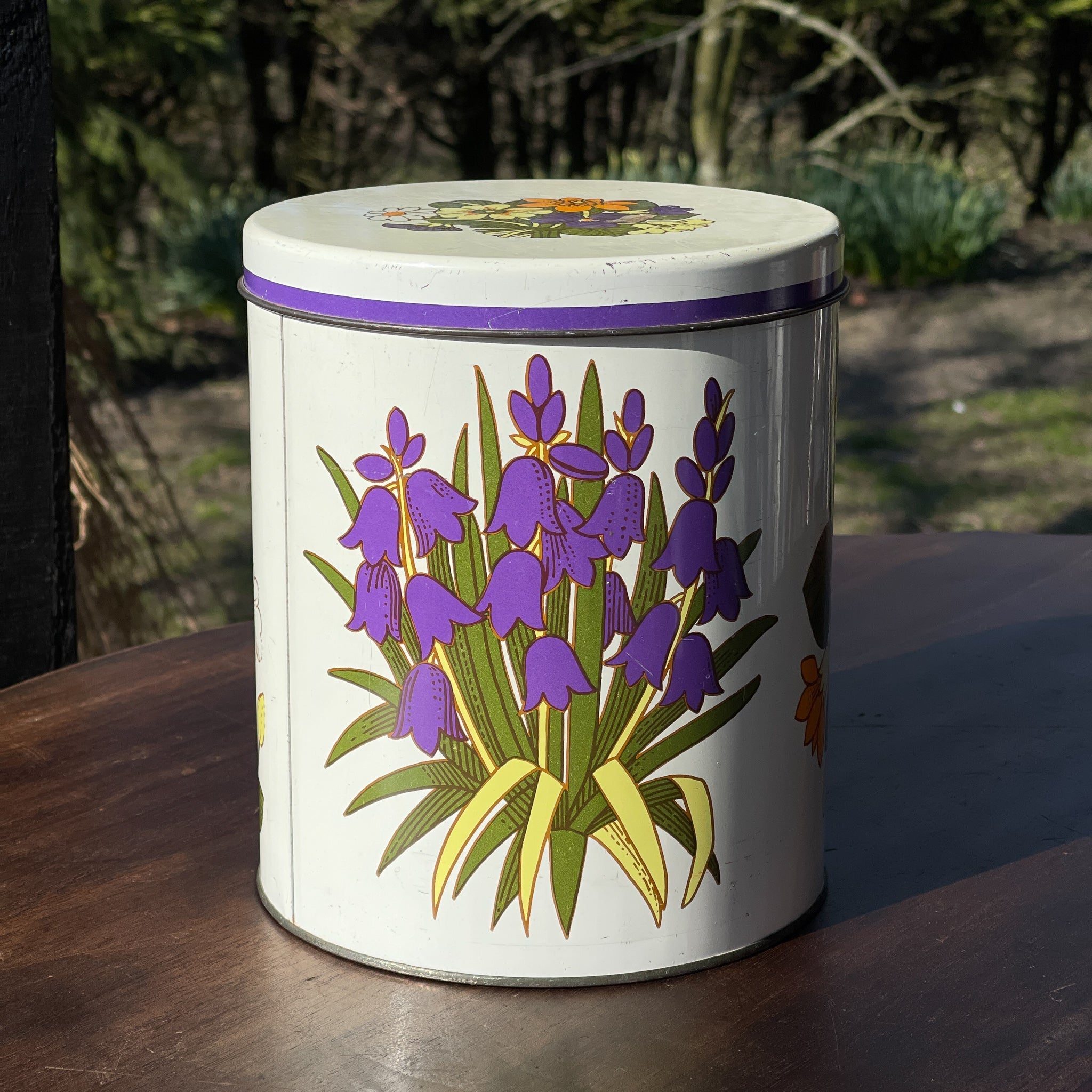 Vintage Blik Met Bloemen - The Collectionist