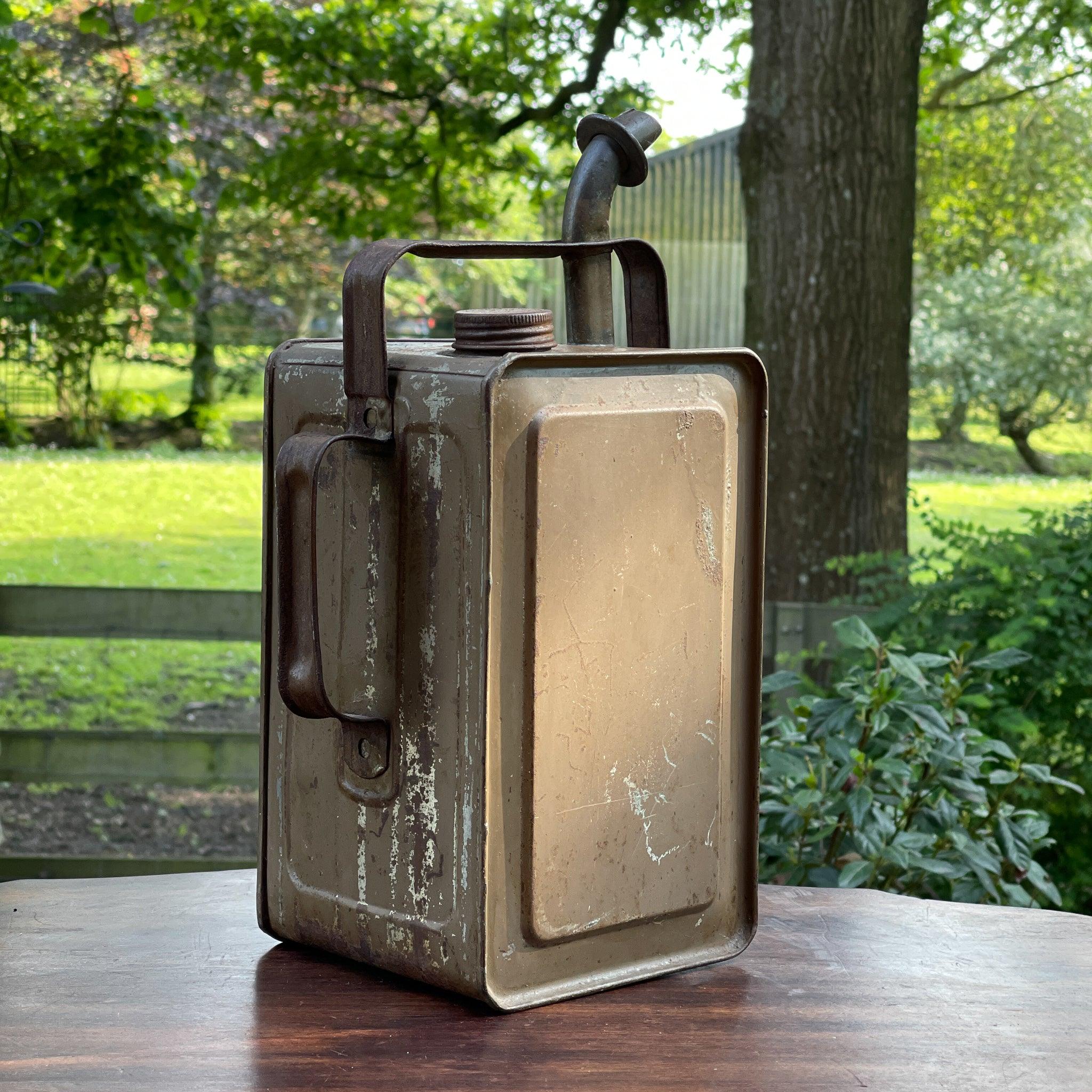 Vintage olie of petroleum kan - The Collectionist