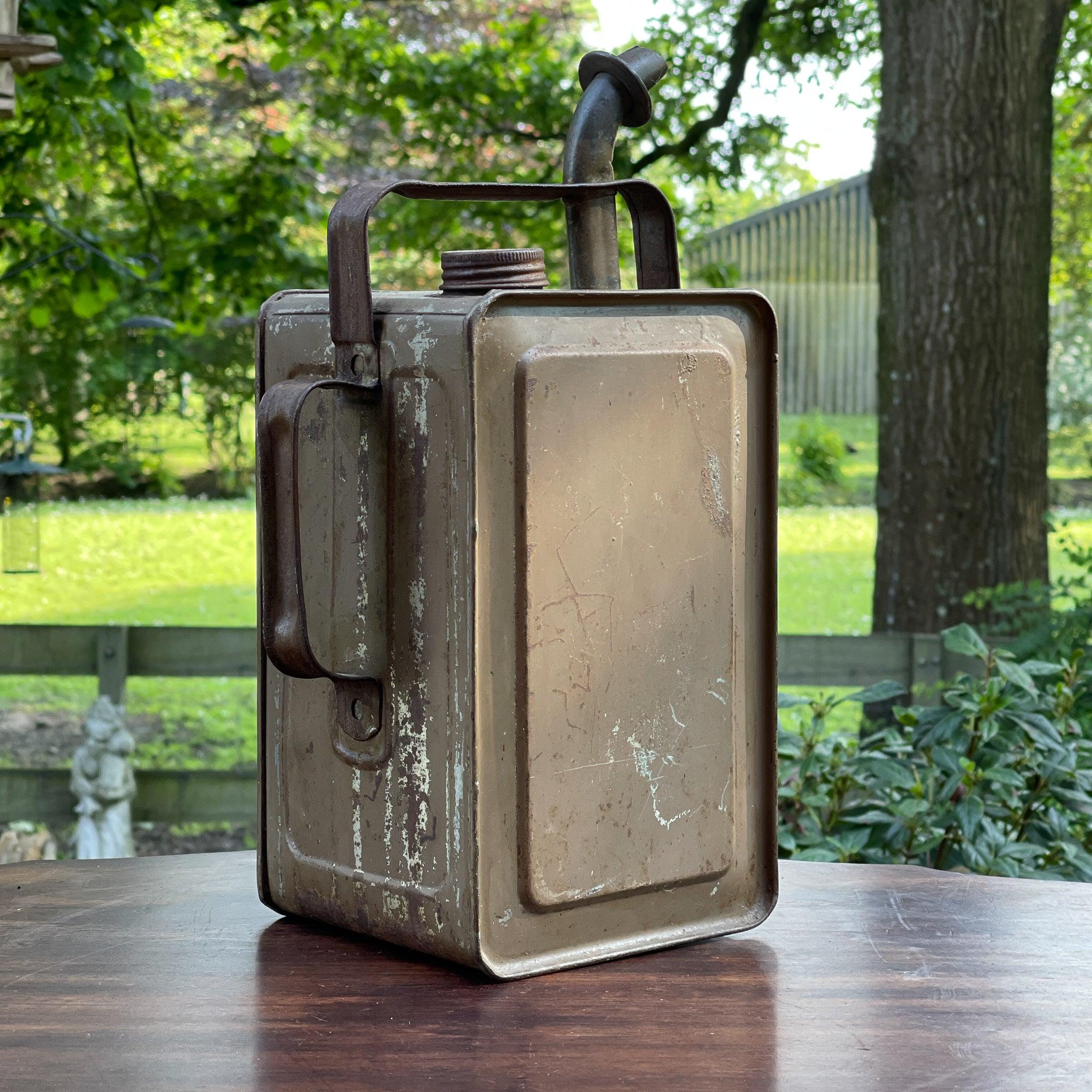 Vintage olie of petroleum kan - The Collectionist