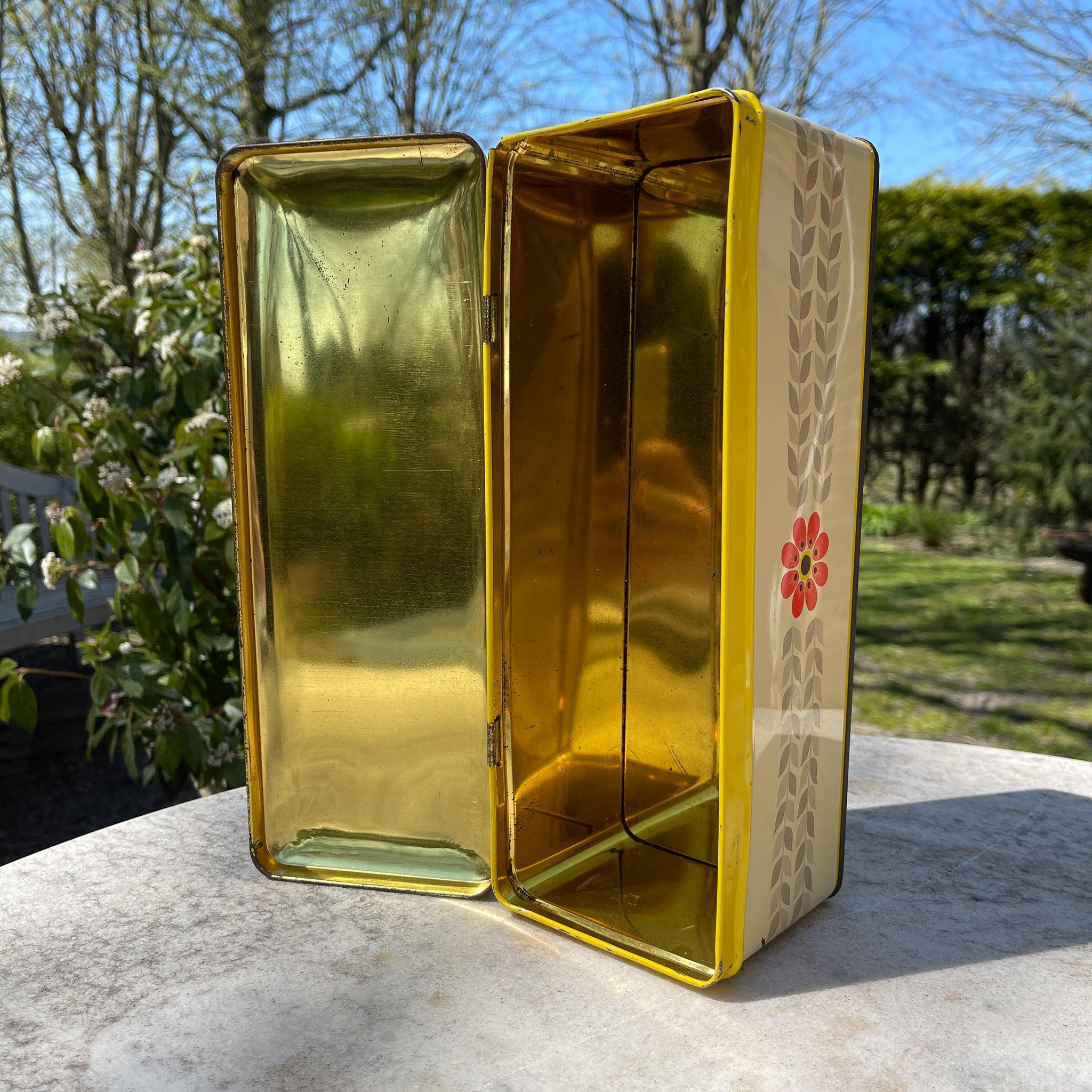 Vintage ontbijtkoek blik met veldbloemen - The Collectionist