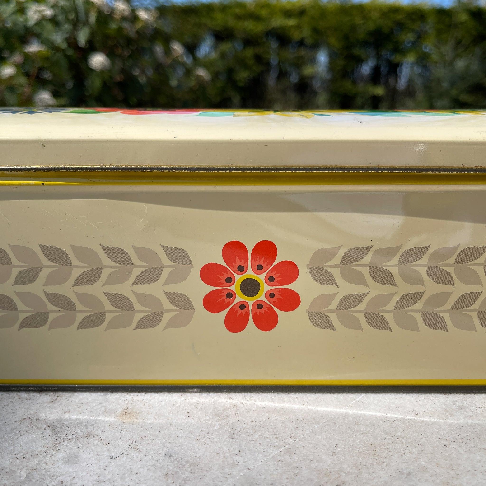 Vintage ontbijtkoek blik met veldbloemen - The Collectionist