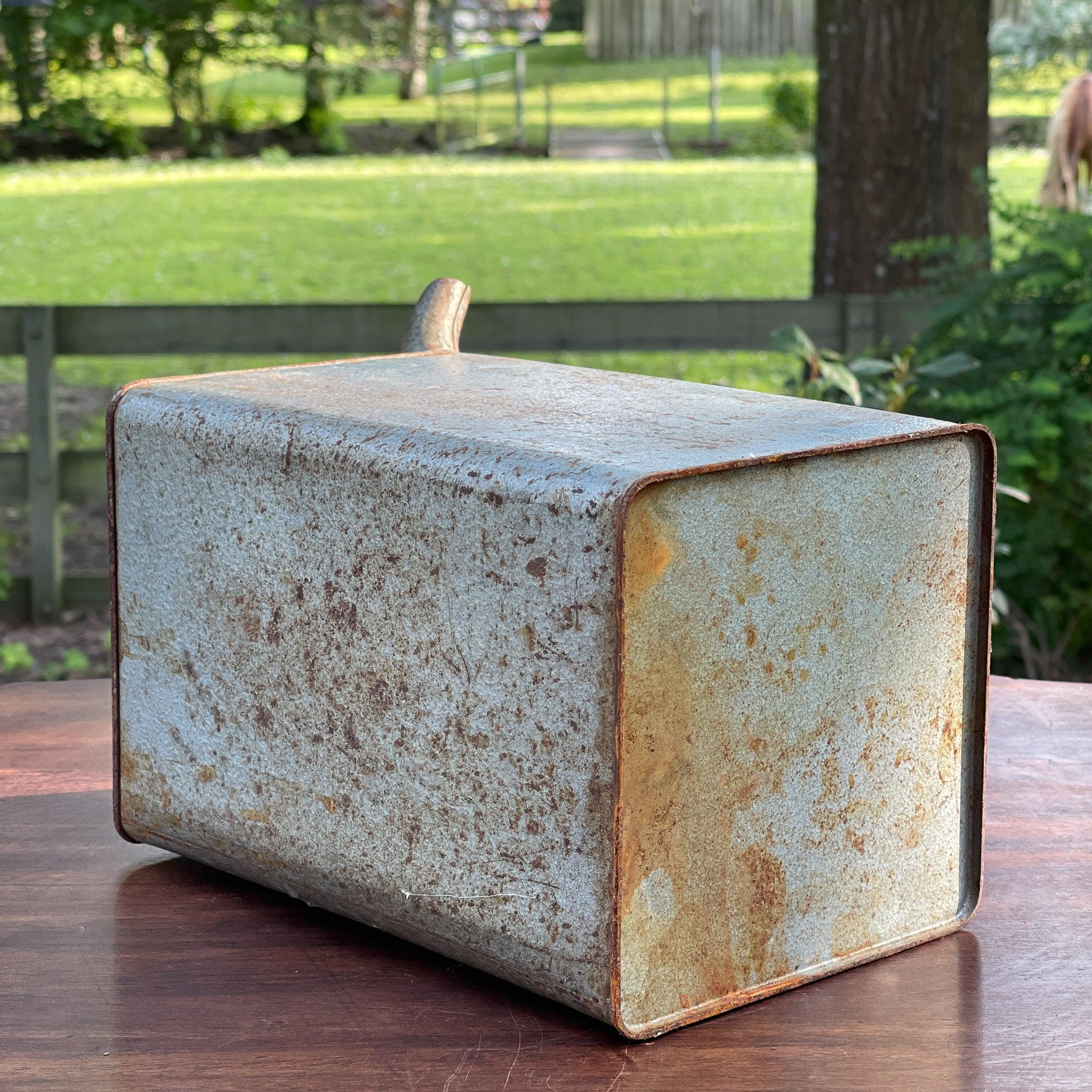 Vintage petroleum kan - The Collectionist