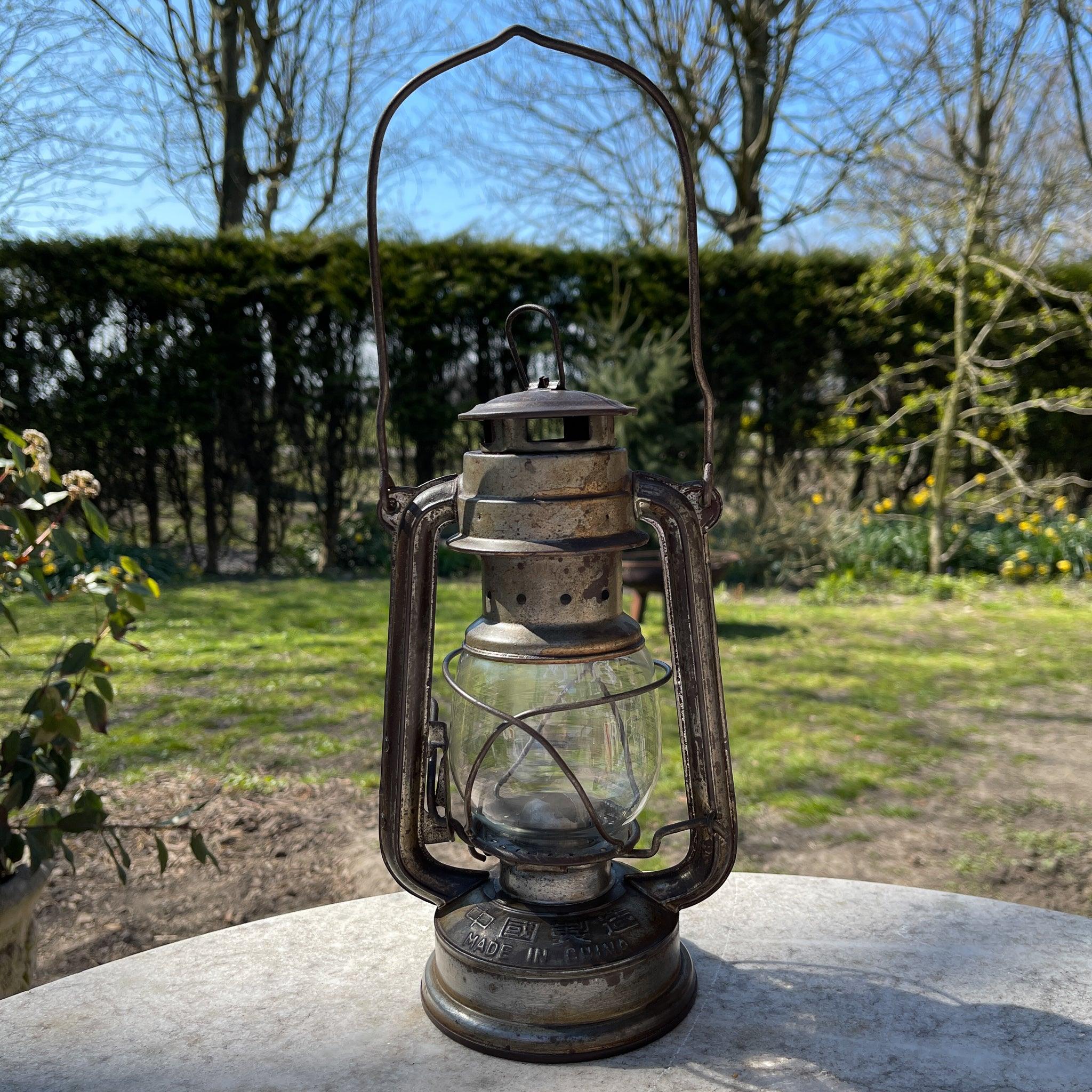 Vintage stormlantaarn petroleum lamp Big Wheel - The Collectionist