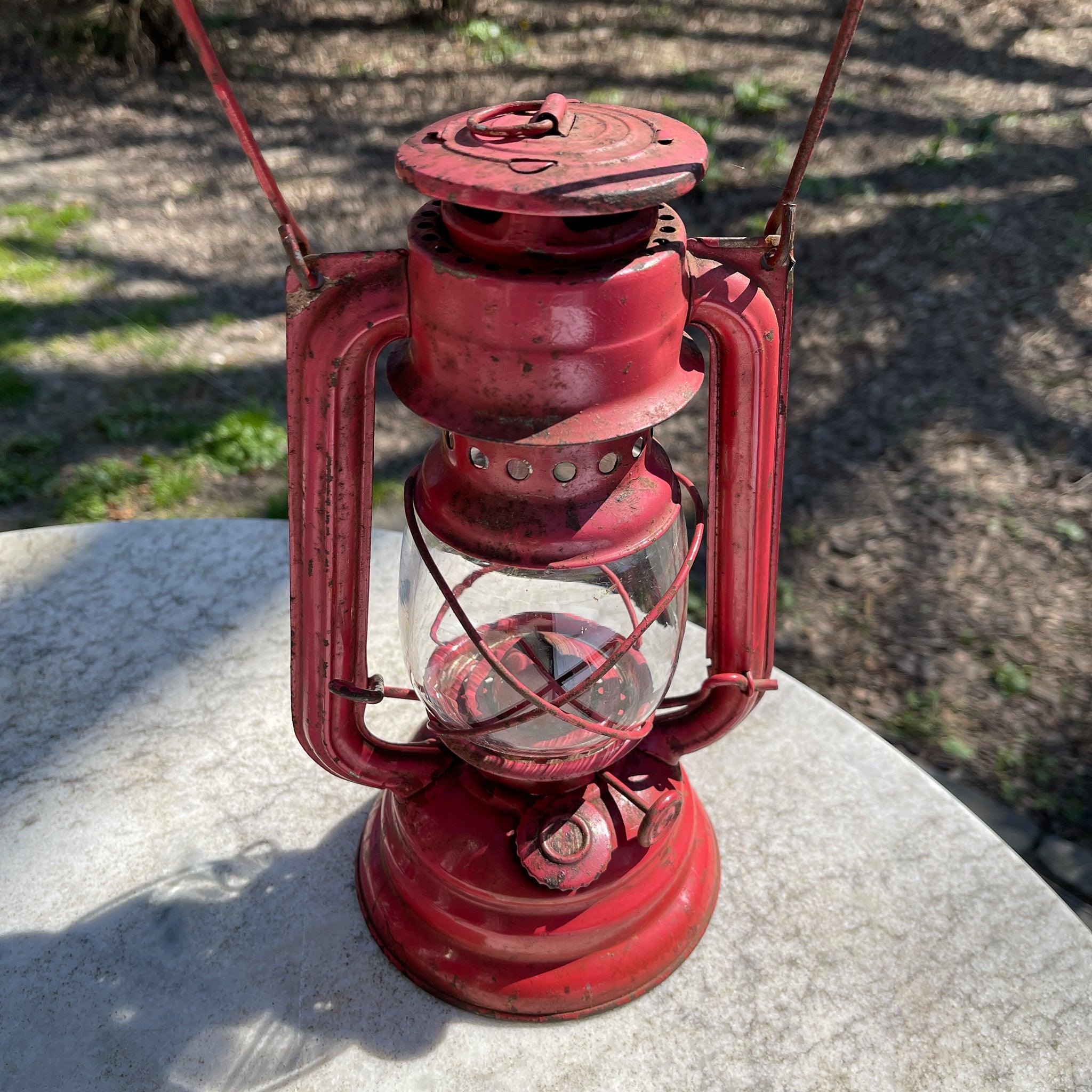 Vintage stormlantaarn petroleum lamp No 104 E - The Collectionist