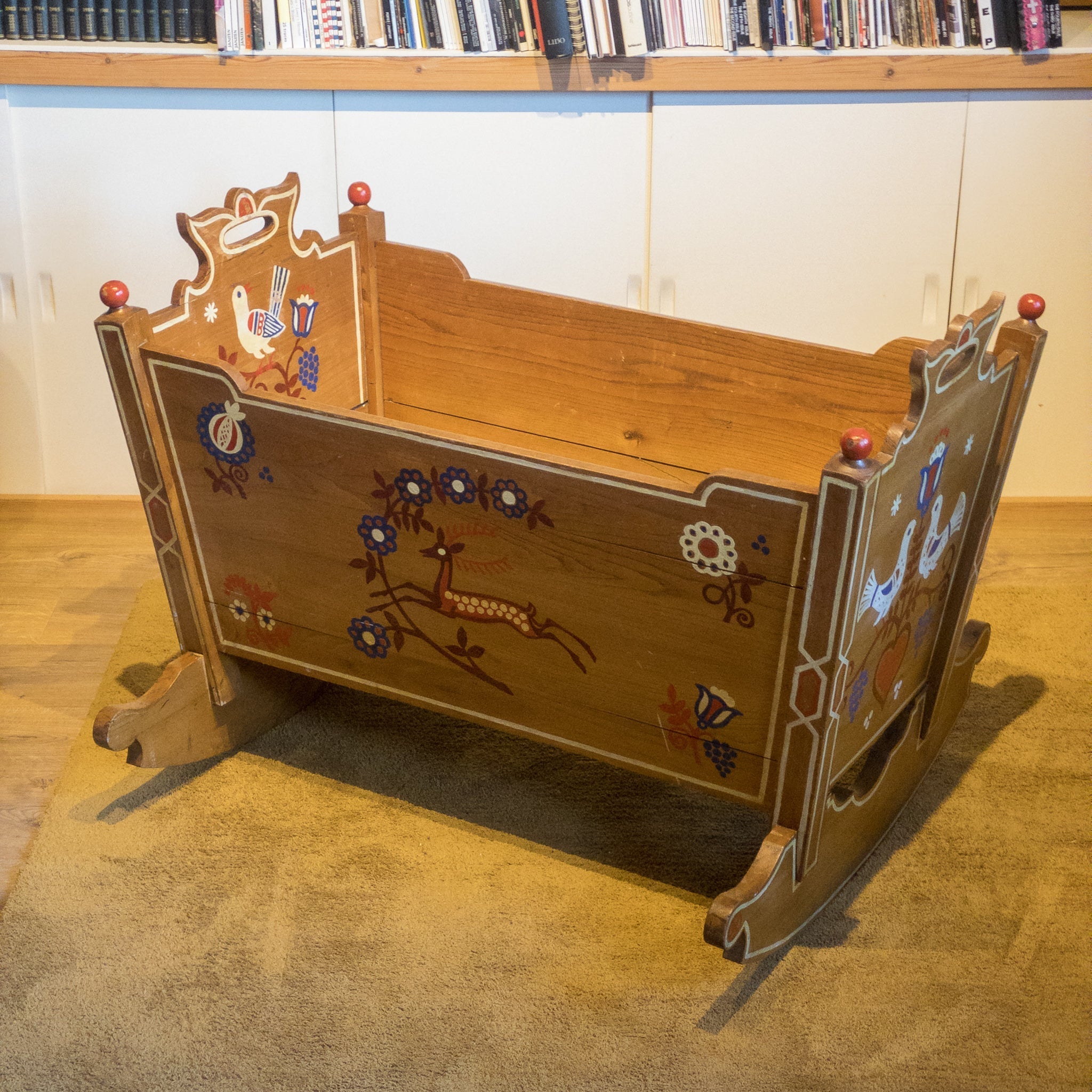 Vintage wieg van Kersenhout (1943) - The Collectionist