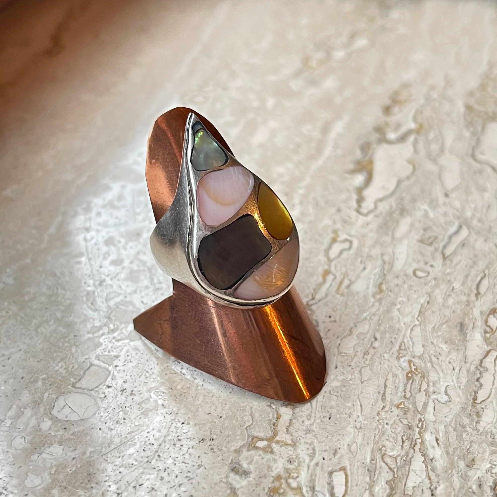 Zilveren ring met parelmoer van Wim Lammers - The Collectionist