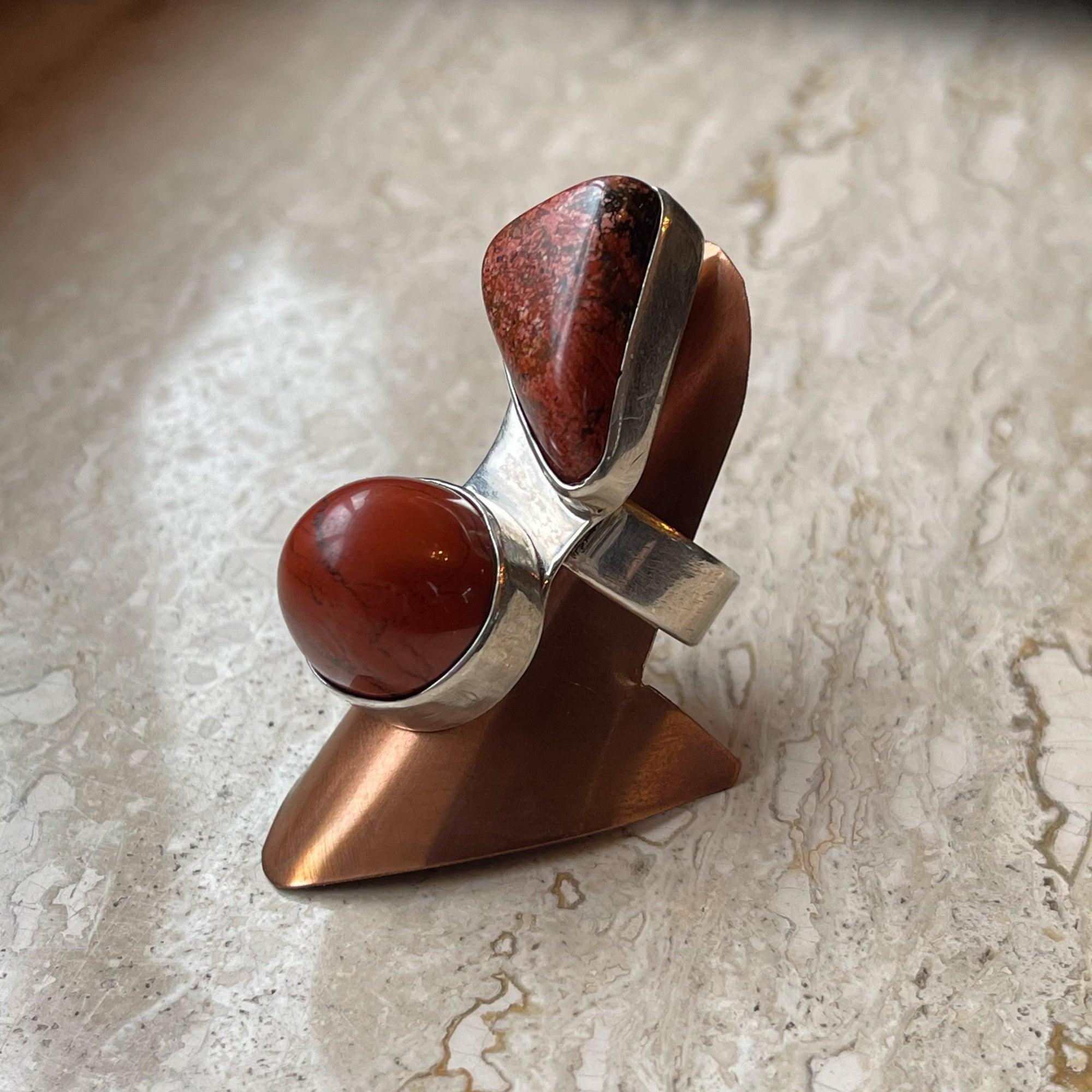 Zilveren ring met rode opaal van Wim Lammers - The Collectionist