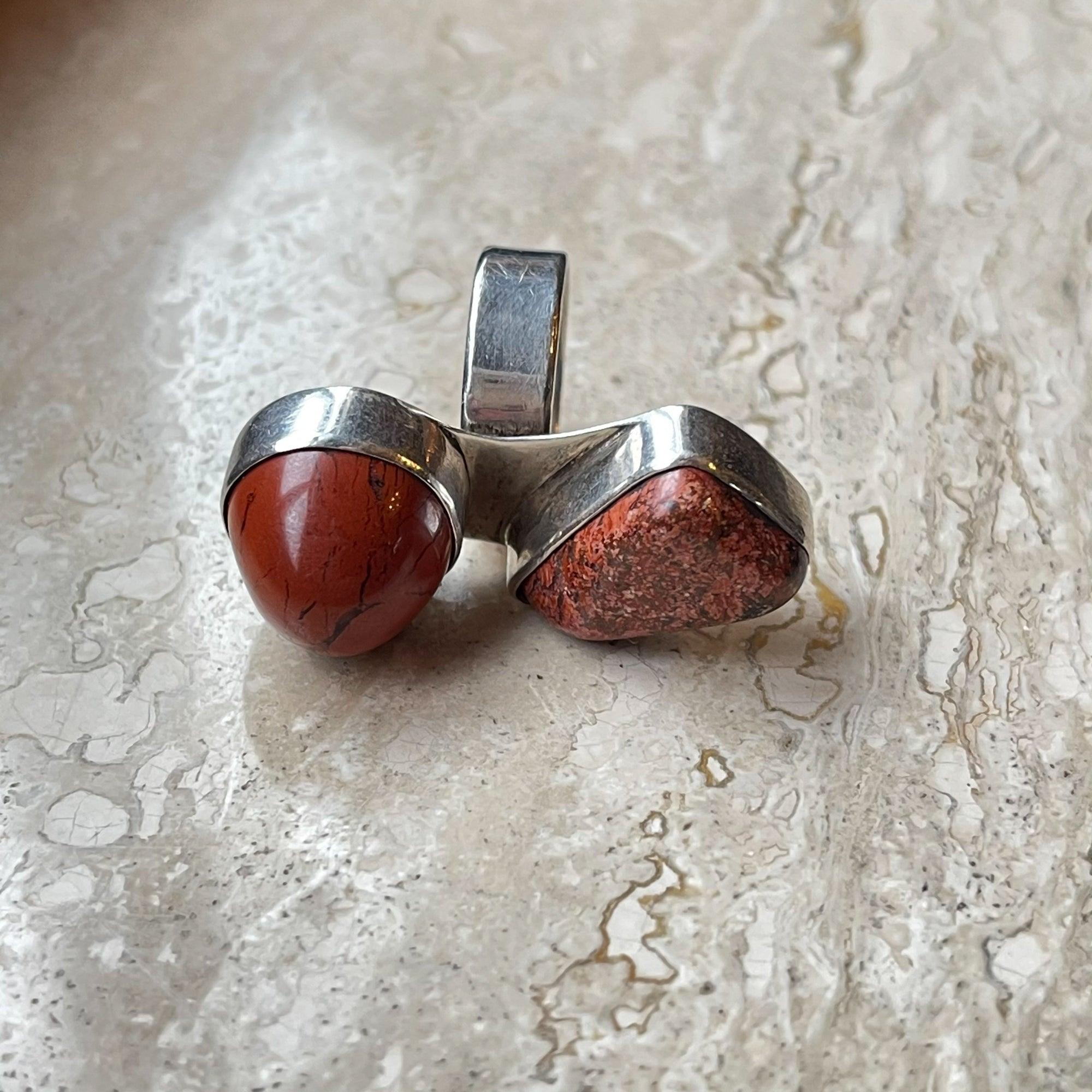 Zilveren ring met rode opaal van Wim Lammers - The Collectionist