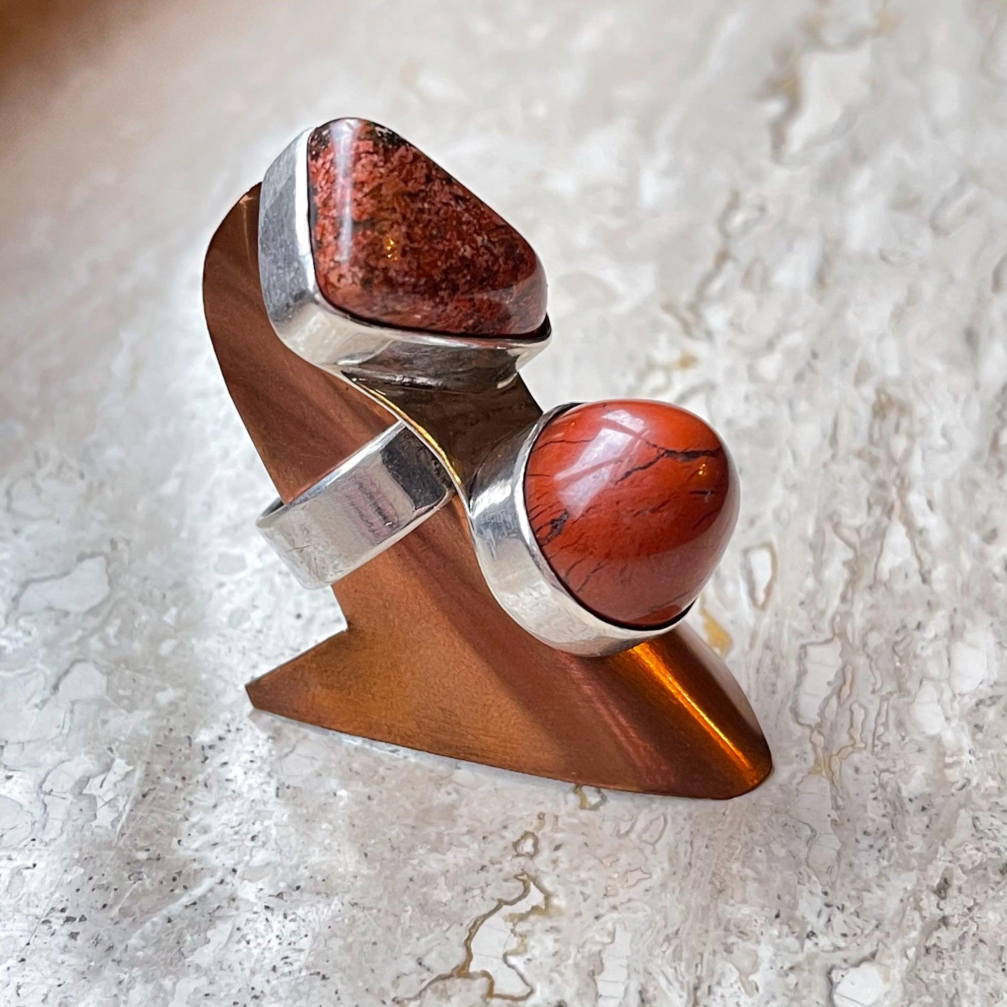 Zilveren ring met rode opaal van Wim Lammers - The Collectionist