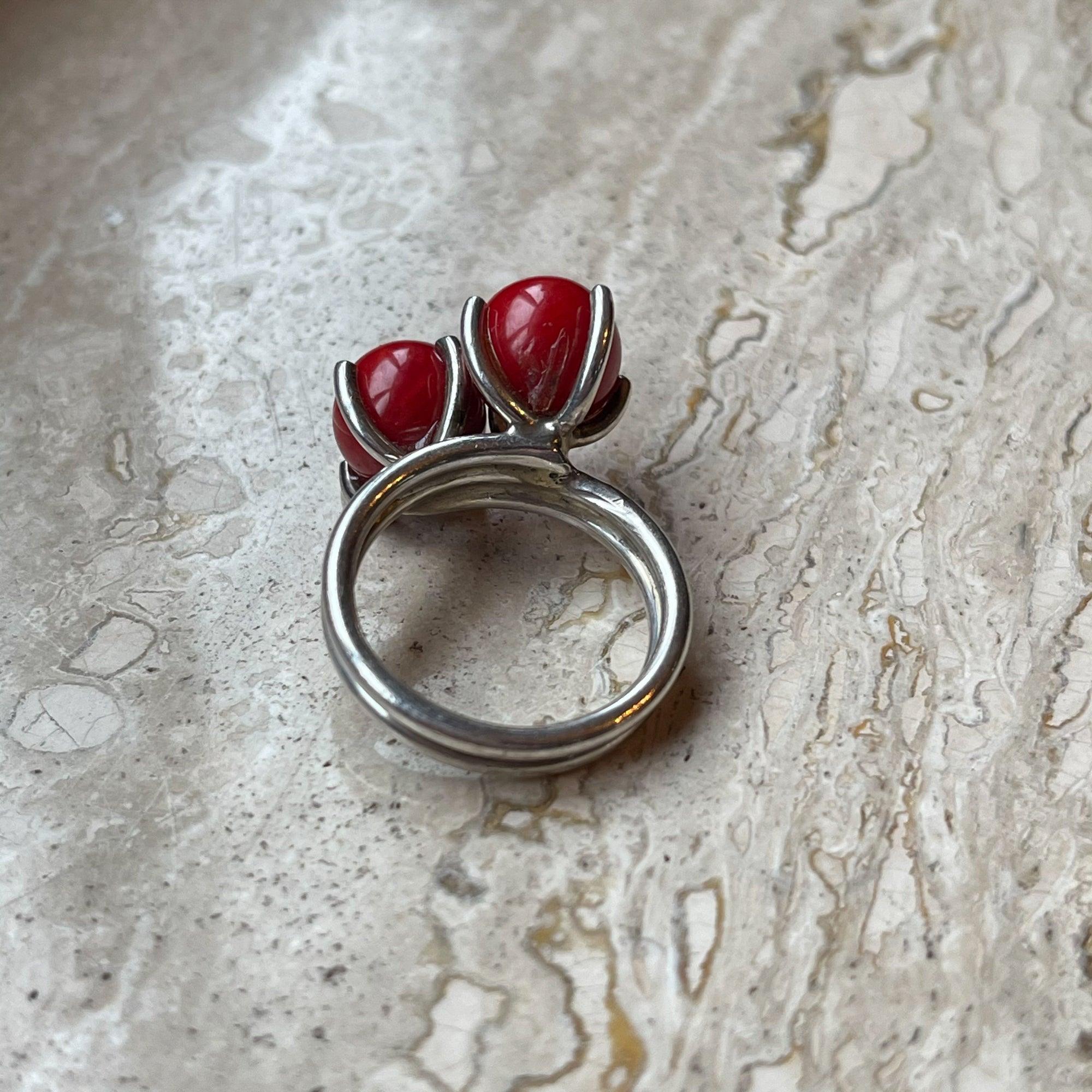 Zilveren ring met rood glas van Wim Lammers - The Collectionist