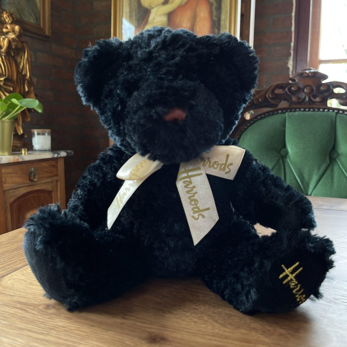 Zwarte beer van Harrods - Bamestra Curiosa