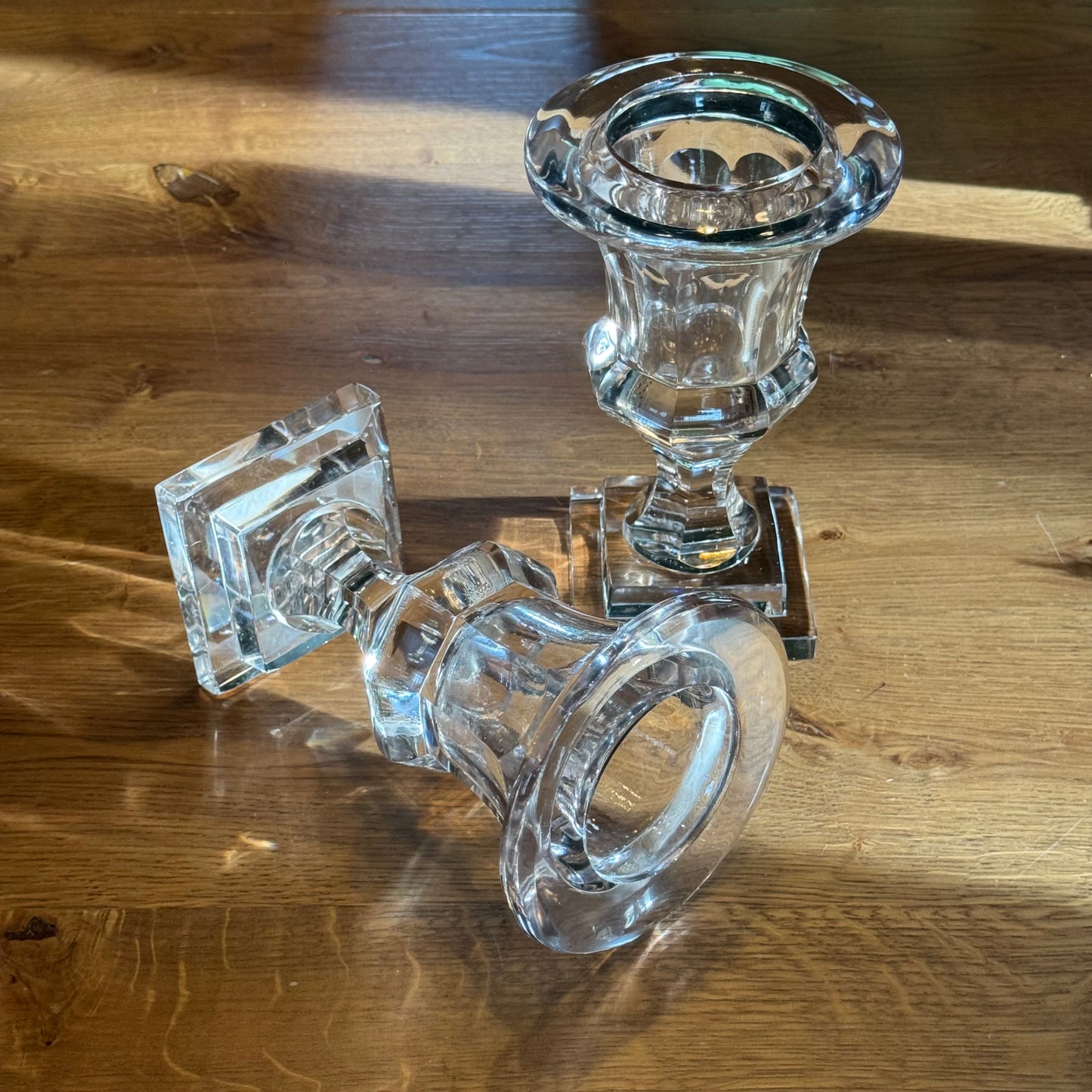 Set aus 2 schweren Kristallleuchtern – neoklassizistischer Stil, 19 cm, 20. Jahrhundert