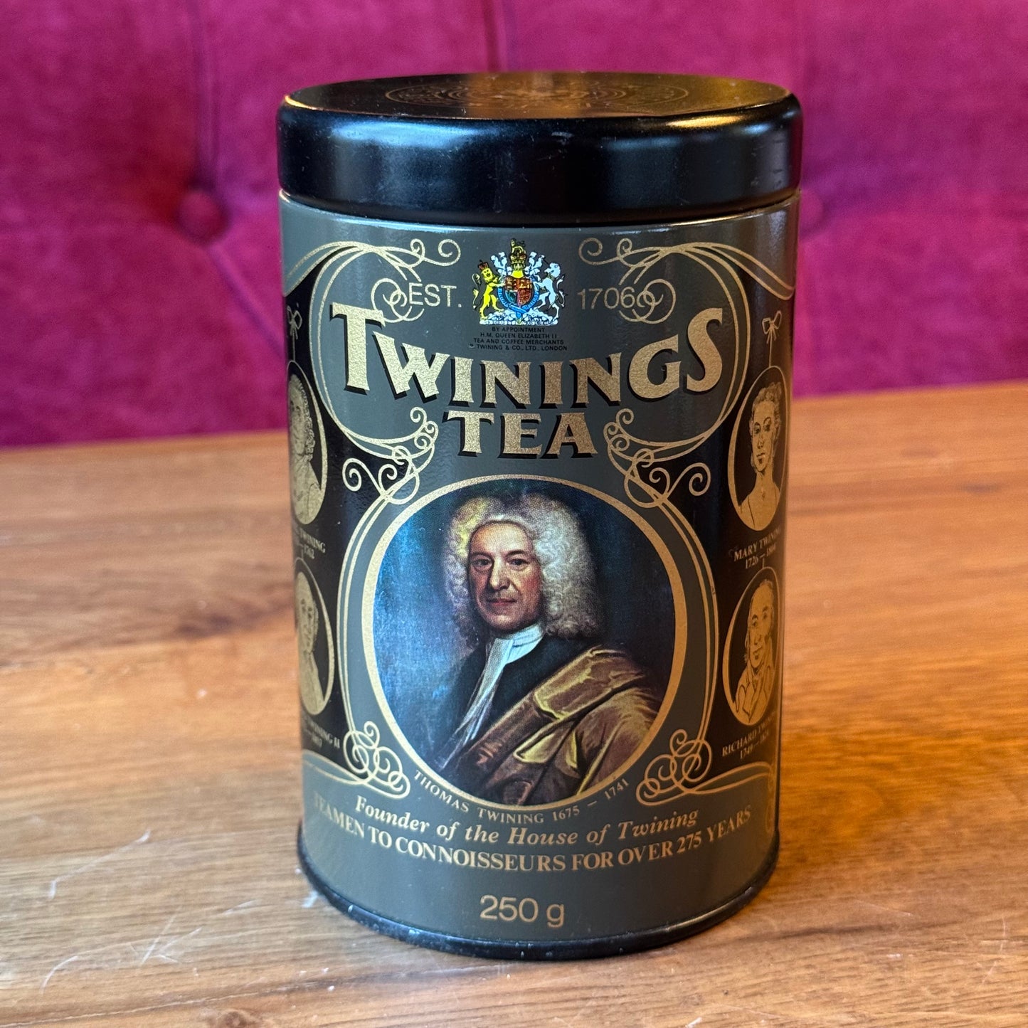 Twinings Tea rond blik met portretdecoratie – 250 g