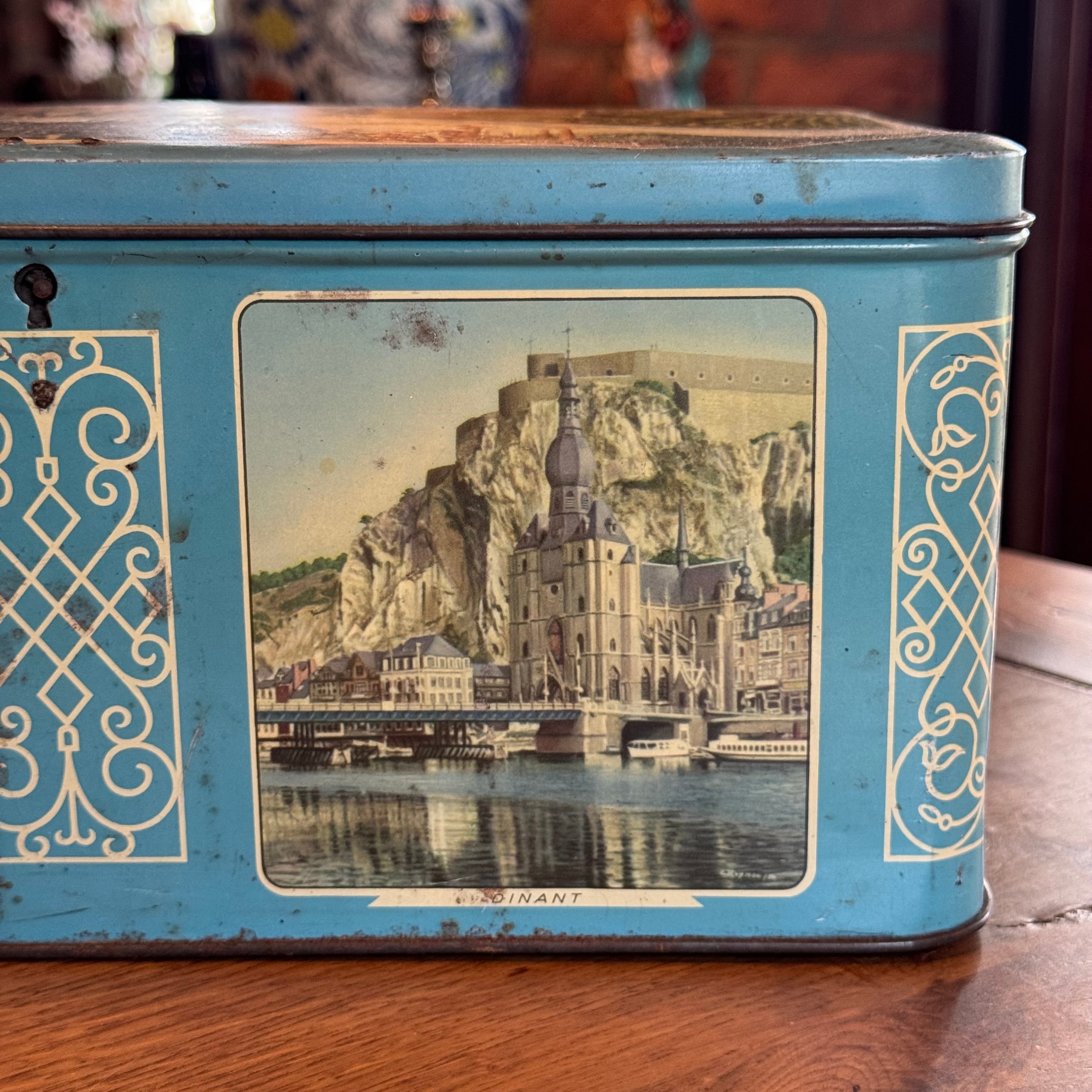 Lonka Benelux toffee tin – cityscapes of the Netherlands, Belgium, Luxembourg – ca. 1955–1965