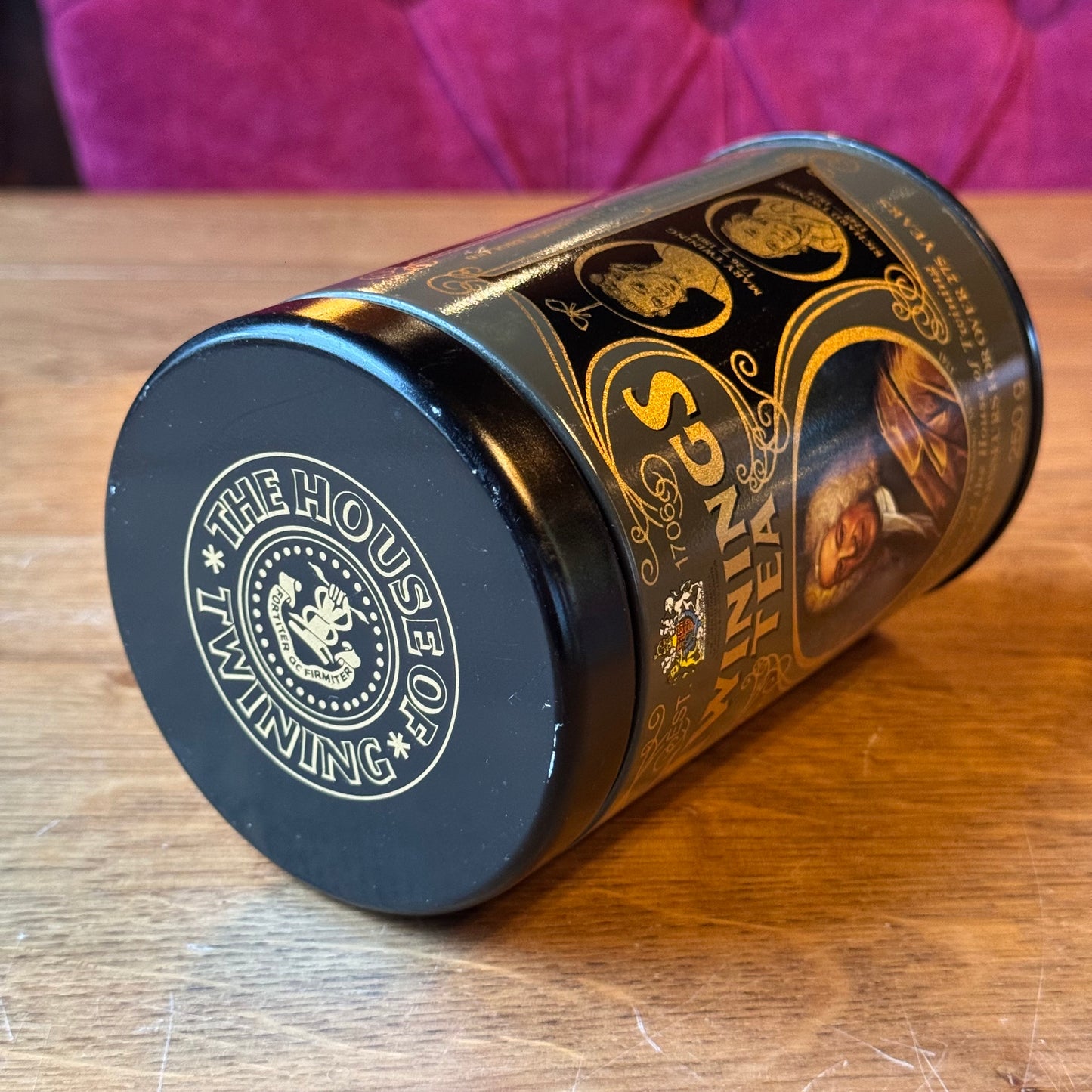 Twinings Tea rond blik met portretdecoratie – 250 g