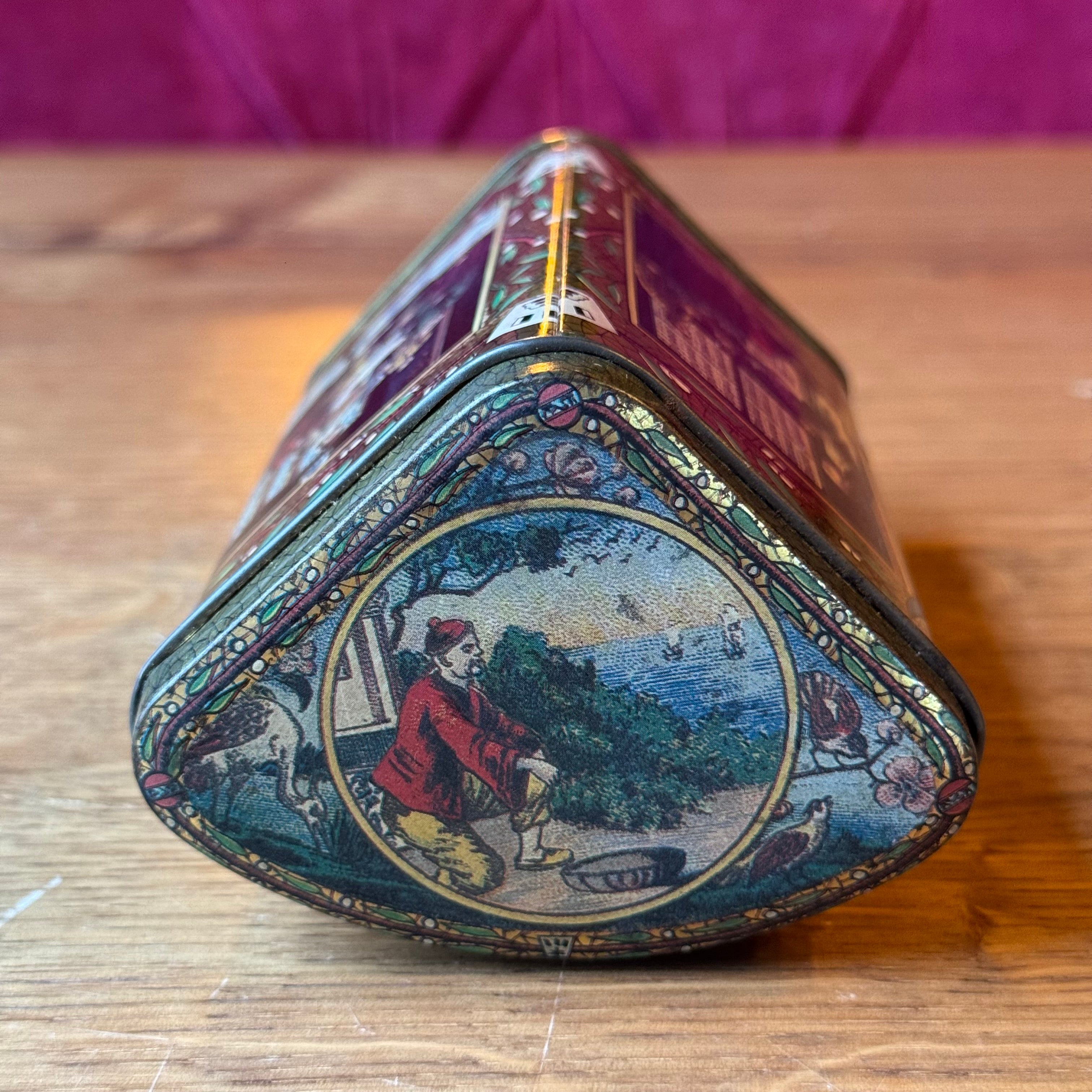 Antike dreieckige Teedose – Chinoiserie &amp; Goldkrakelier