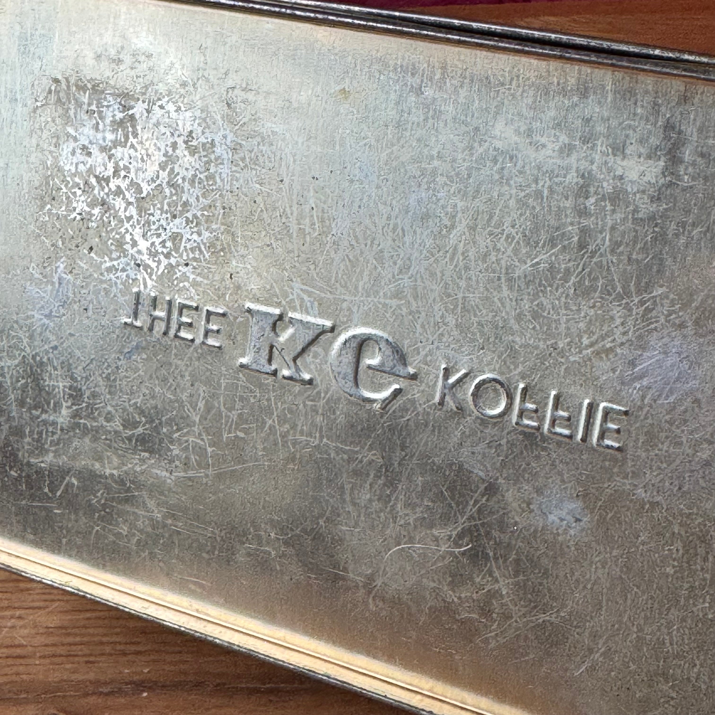 Vintage tea tin with a winter Avercamp scene – "Kolven op het IJs" (Food on the Ice)