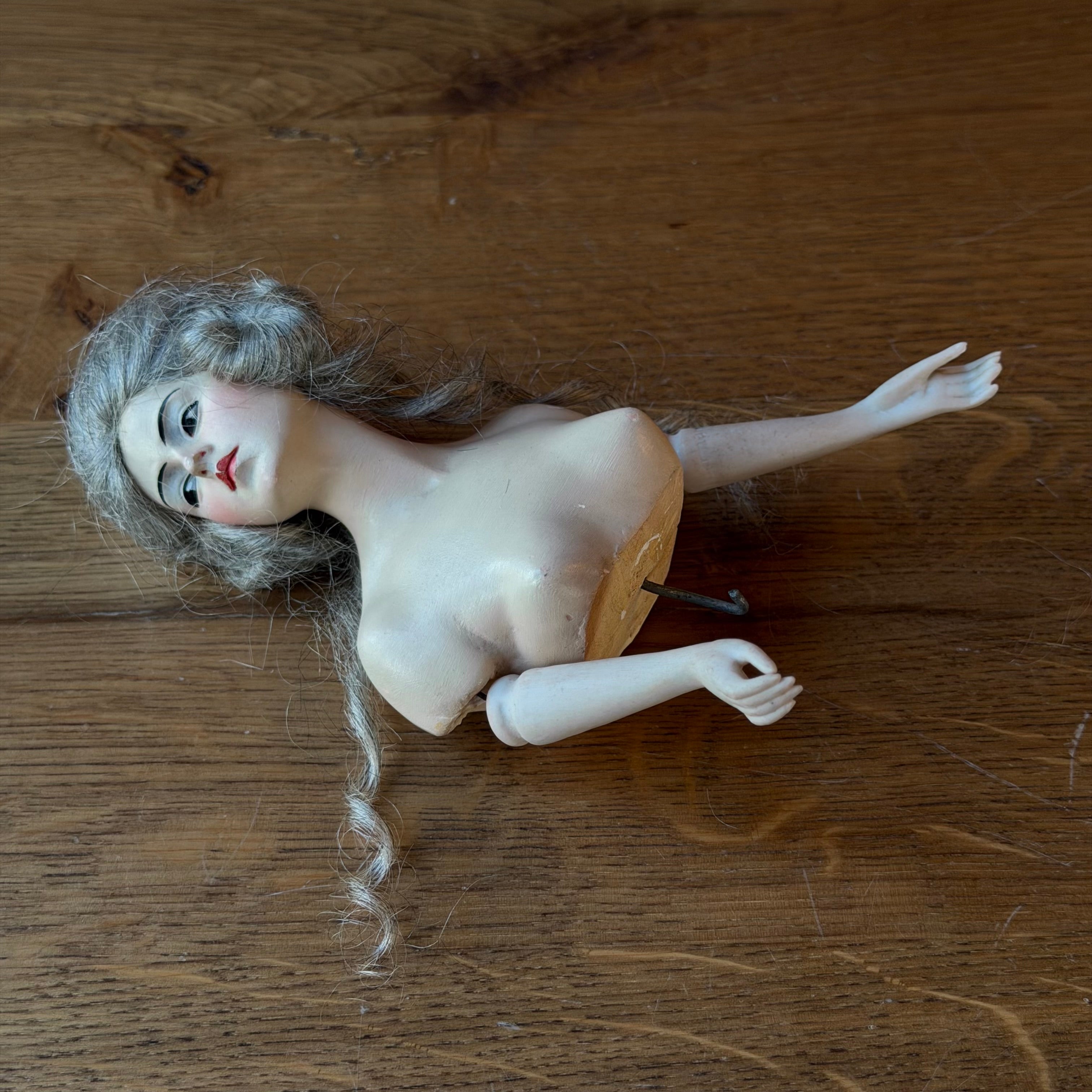 Seltene Art-déco-Büste „Olga“ – Lilli Baitz, Berlin (um 1920) – Signiertes Museumsstück