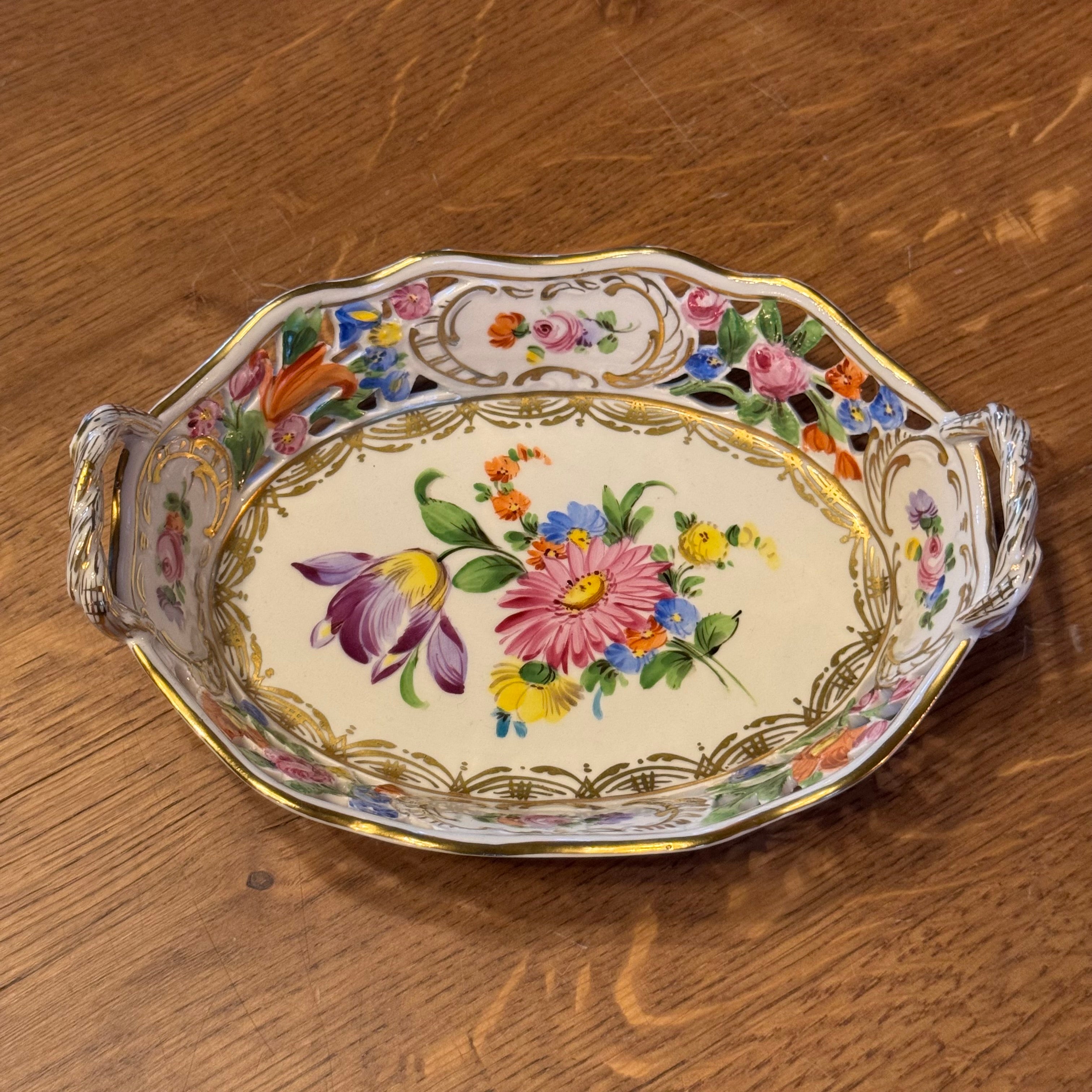 Hand-painted Dresden Porcelain Bowl – Openwork &amp; Gilded – 17 cm