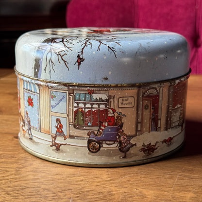 Vintage Kerstblik – Grote Ronde Koektrommel met Dickens-stijl Illustraties