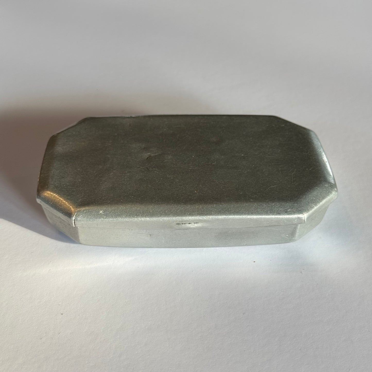 Aluminium pillendoosje of snuifdoos – Art Deco stijl (ca. 1930s–1940s)