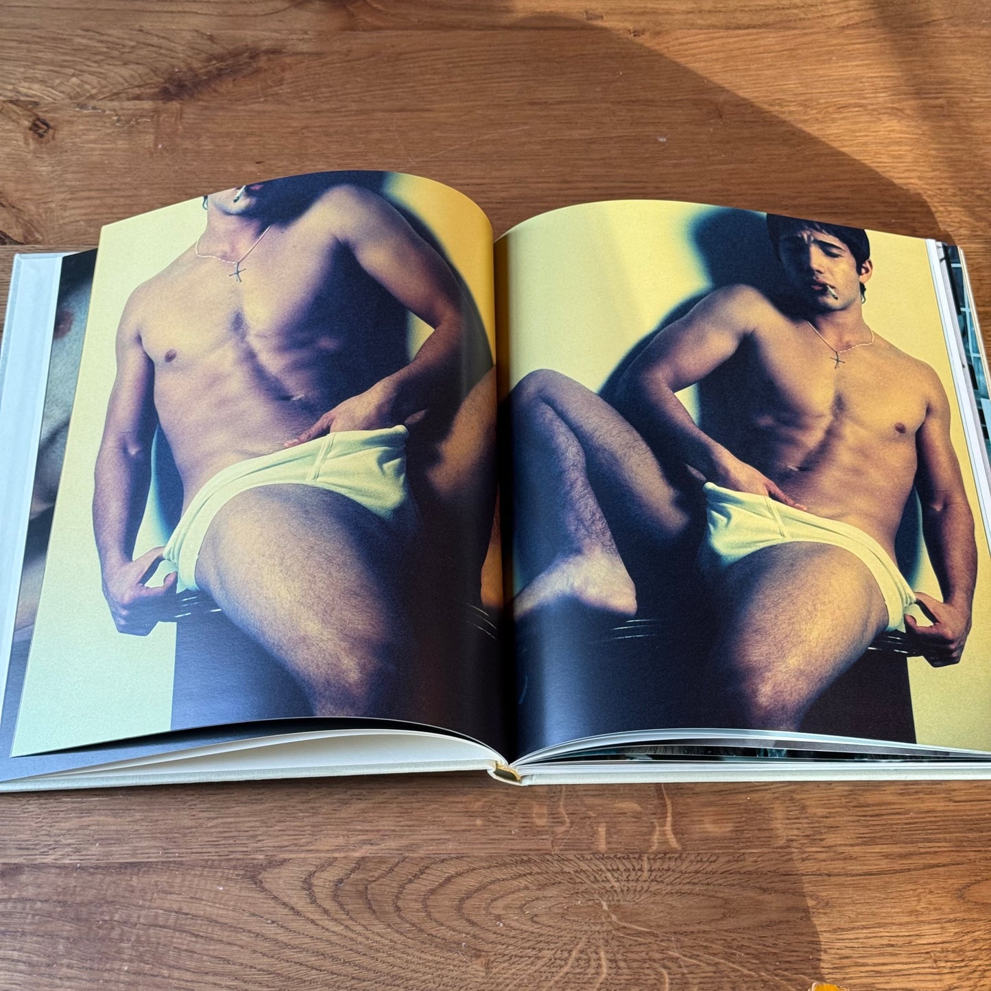 Naked Life – Julian Hargreaves – Mannenfotografie in Luxe Linnen Hardcover (2000)