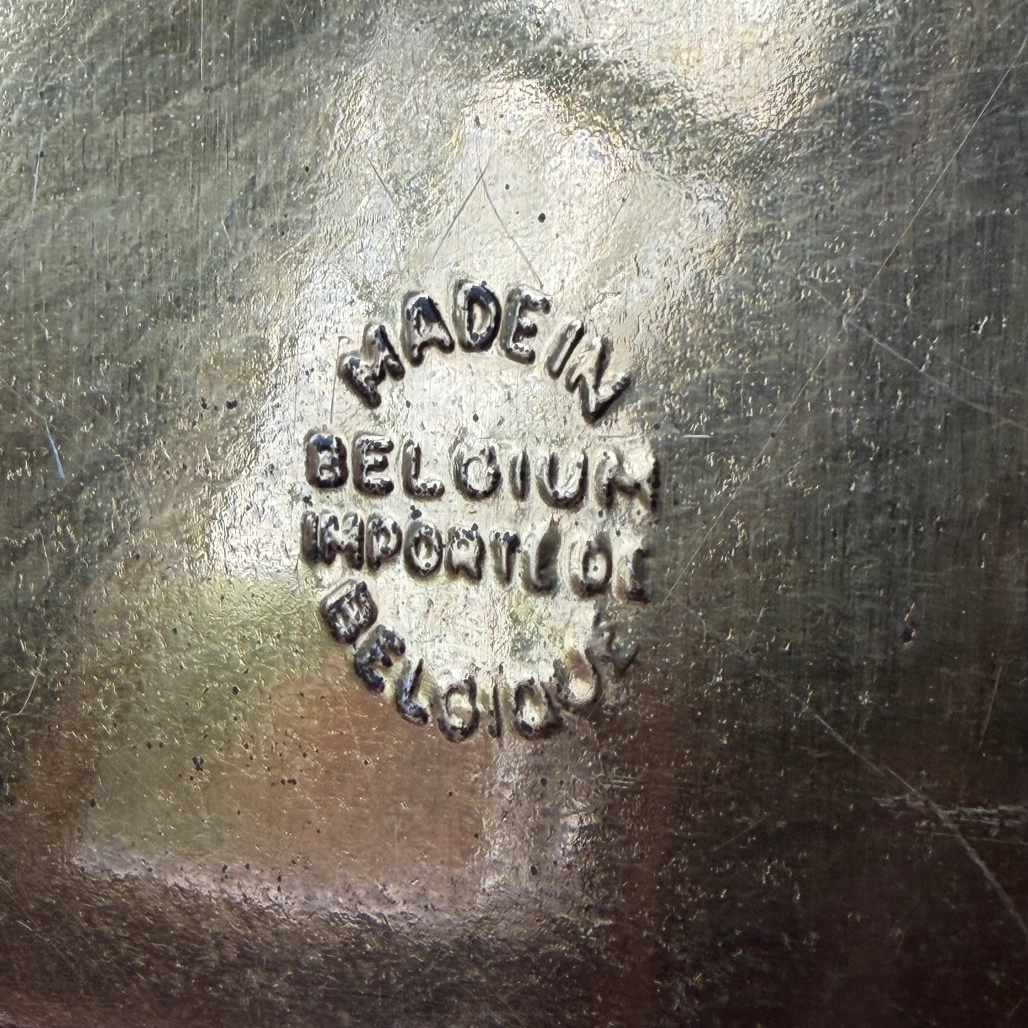 Groot reliëf blik met religieuze afbeelding – Madonna met kind