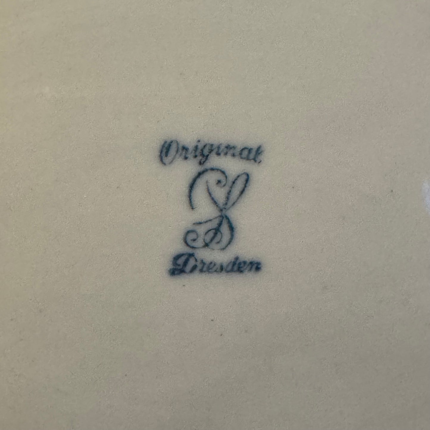 Handbeschilderde Dresden Porseleinen Schaal – Opengewerkt & Verguld – 17 cm