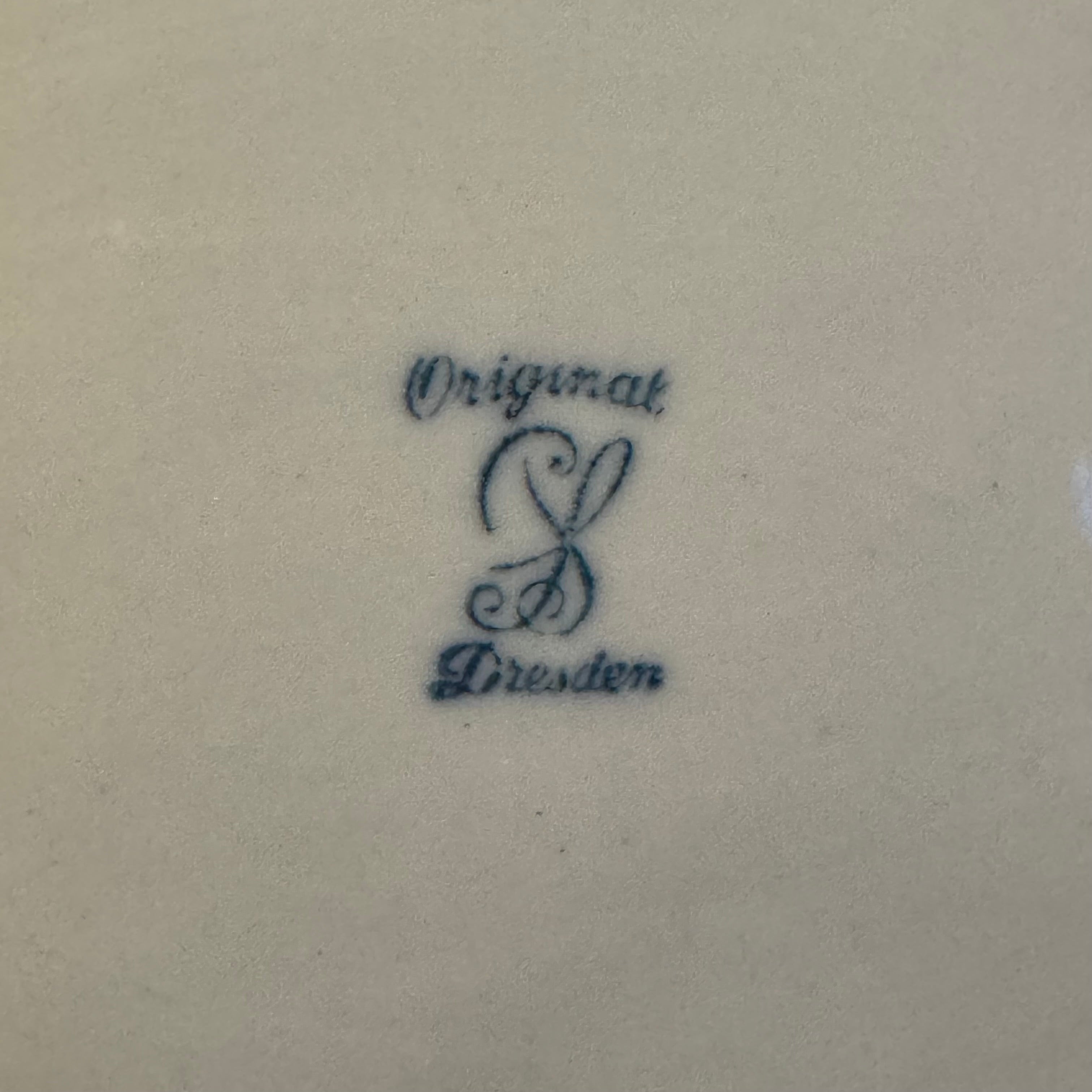 Hand-painted Dresden Porcelain Bowl – Openwork &amp; Gilded – 17 cm